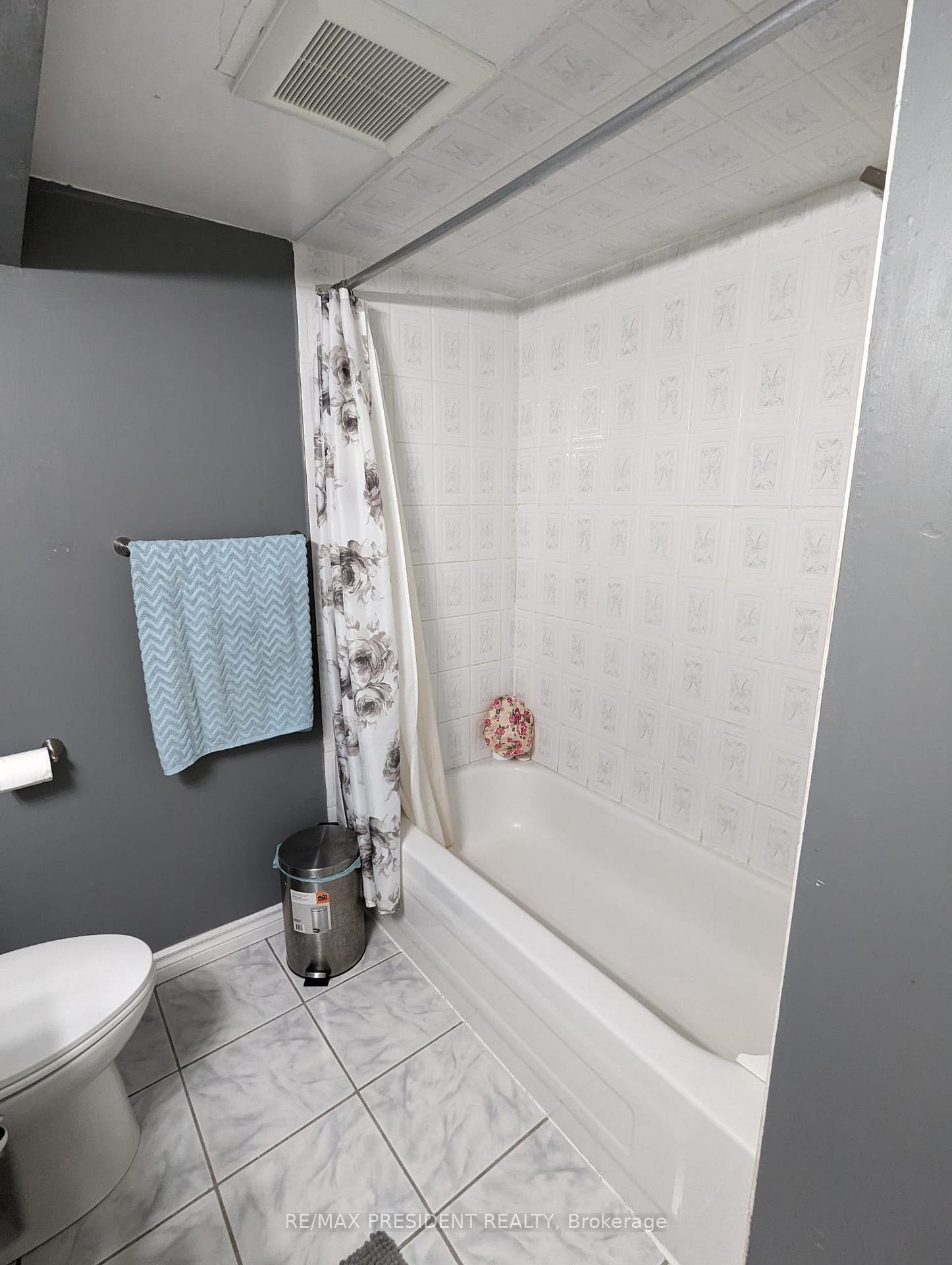 Photo 16 of 103 Cunningham Drive, Vaughan, Maple — HOMEH