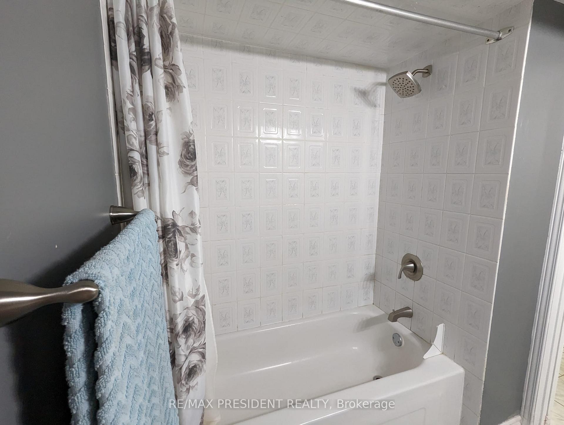 Photo 18 of 103 Cunningham Drive, Vaughan, Maple — HOMEH