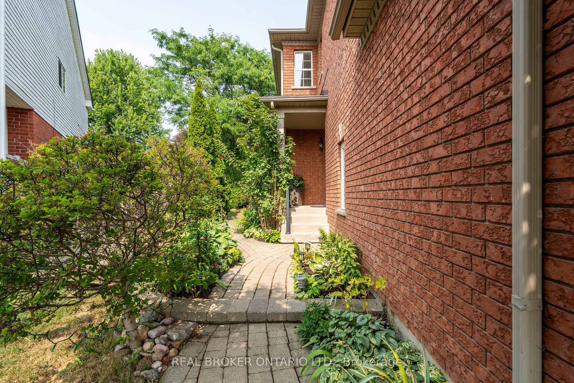Photo 2 of 21 Shenandoah Drive, Whitby, Williamsburg — HOMEH