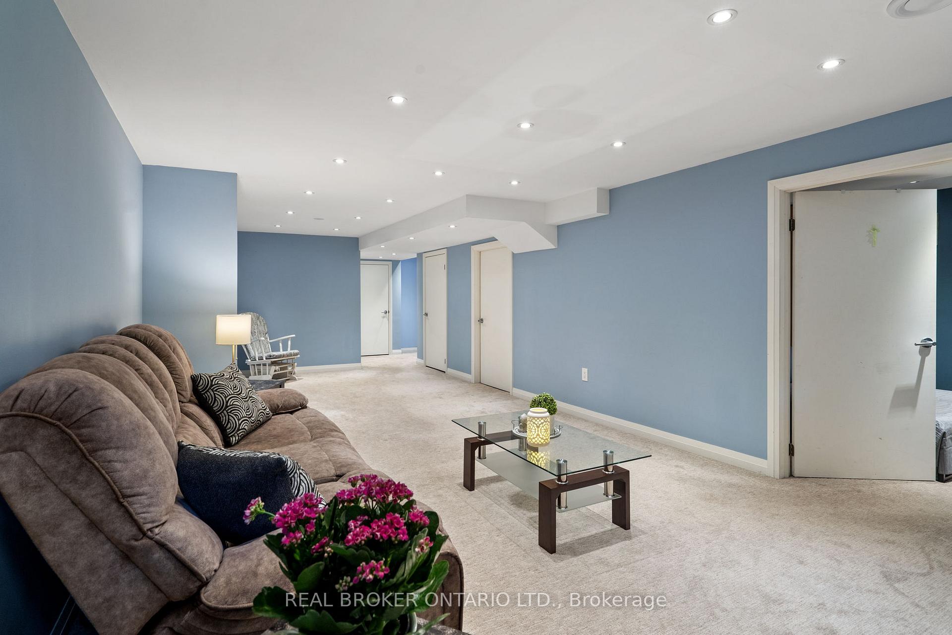 Photo 32 of 21 Shenandoah Drive, Whitby, Williamsburg — HOMEH