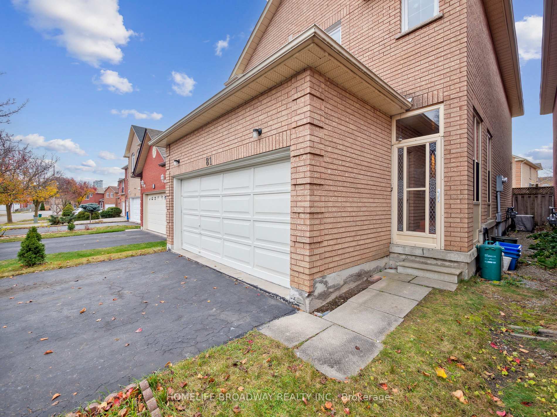 Photo 3 of 81 Northolt Crescent, Markham, Milliken Mills East — HOMEH