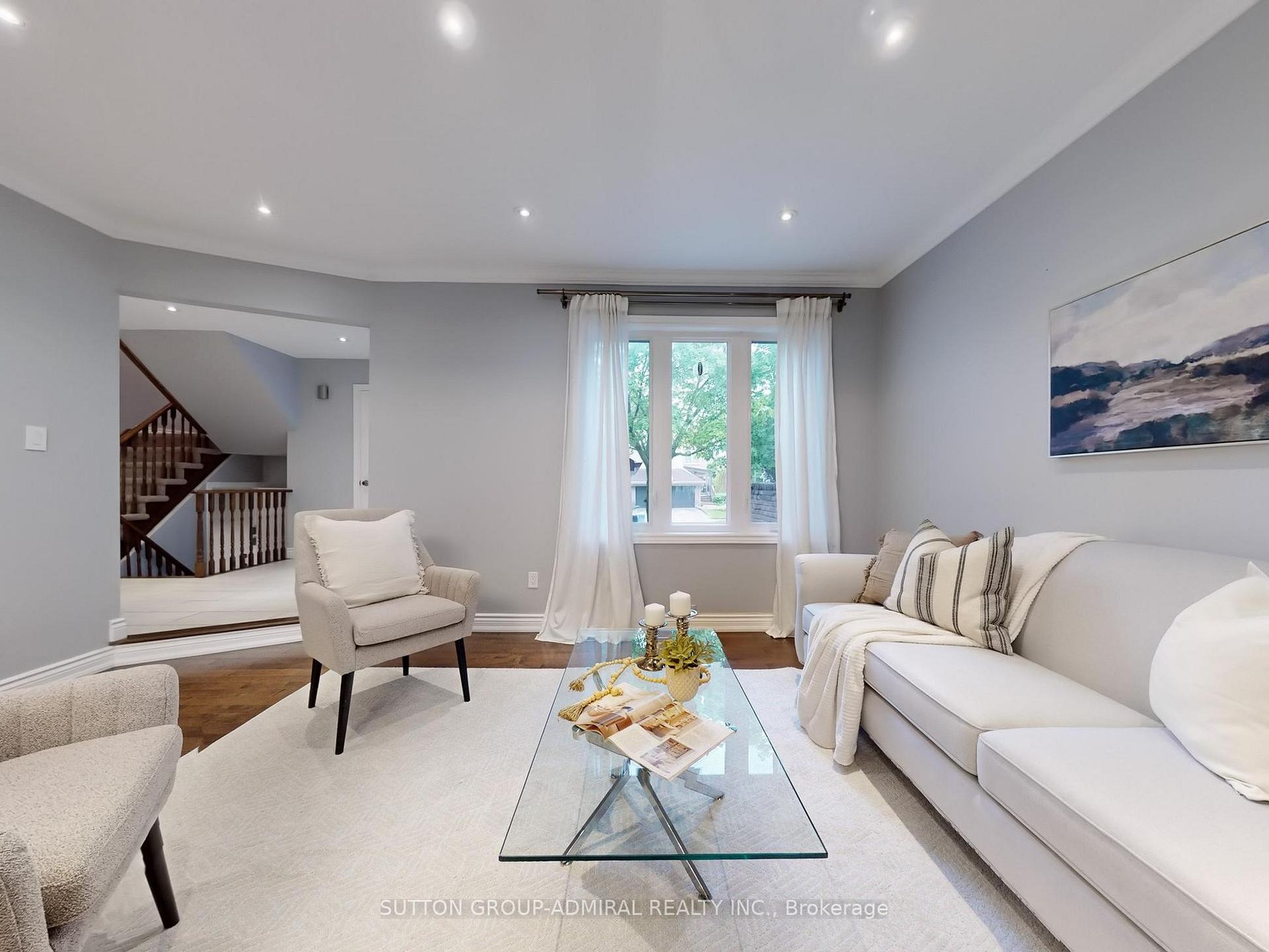 Photo 4 of 57 Peter Andrew Crescent, Vaughan, Brownridge — HOMEH