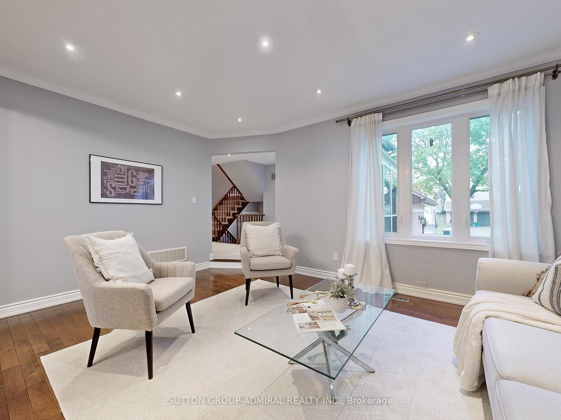 Photo 5 of 57 Peter Andrew Crescent, Vaughan, Brownridge — HOMEH