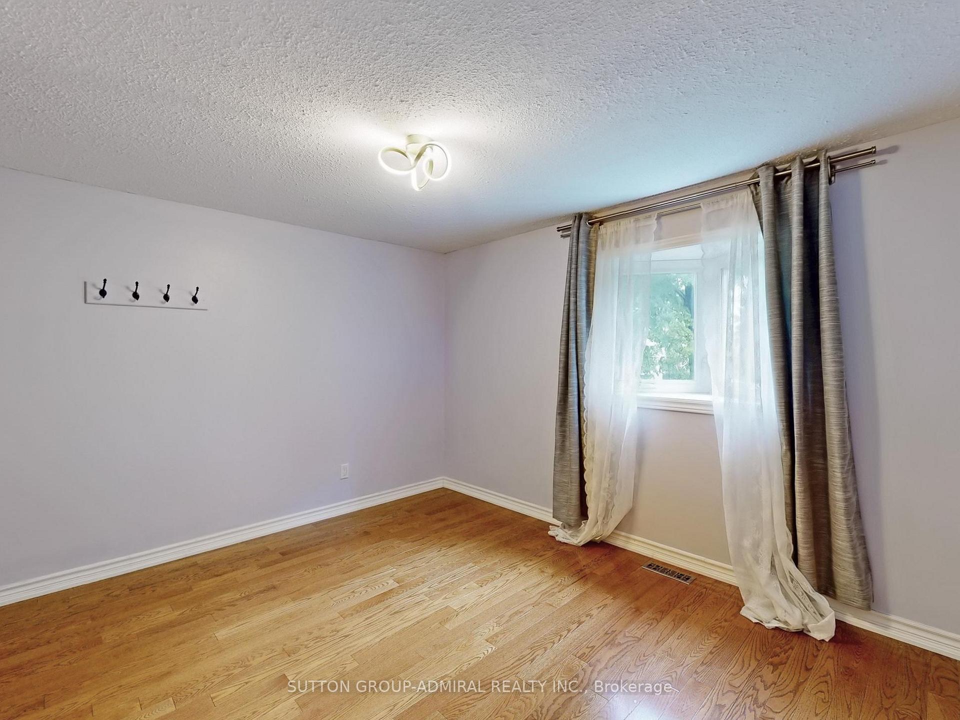 Photo 34 of 57 Peter Andrew Crescent, Vaughan, Brownridge — HOMEH