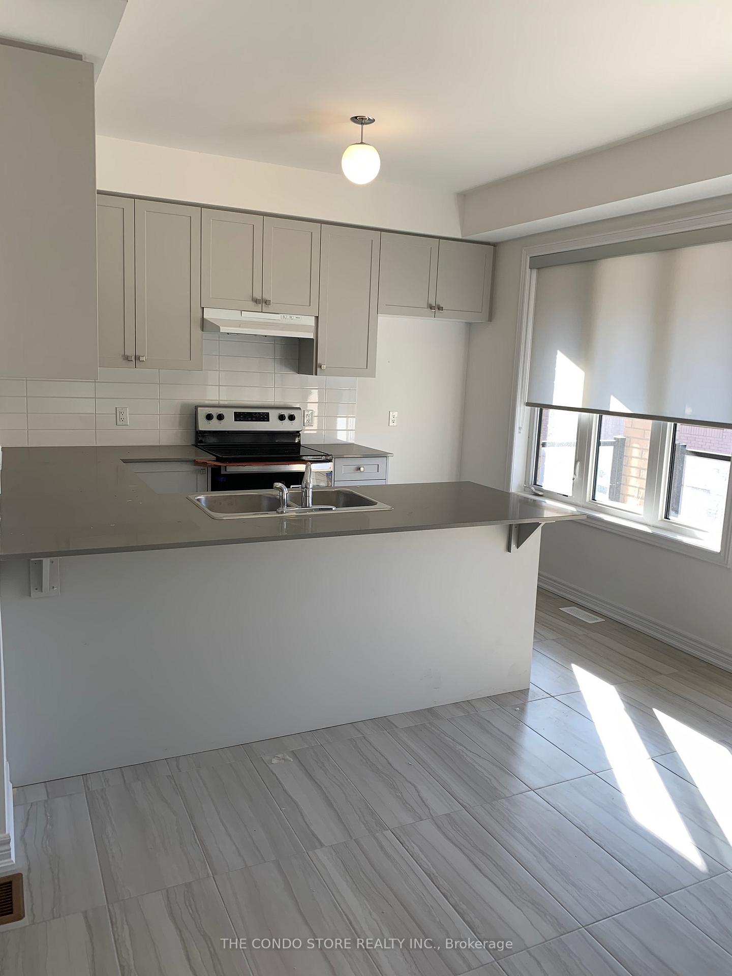 Photo 3 of 34 Dockside Way, Whitby, Port Whitby — HOMEH