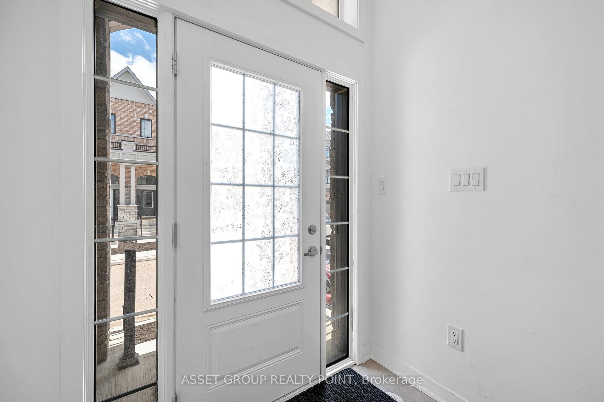 Photo 3 of 12 Calloway Way, Whitby, Downtown Whitby — HOMEH