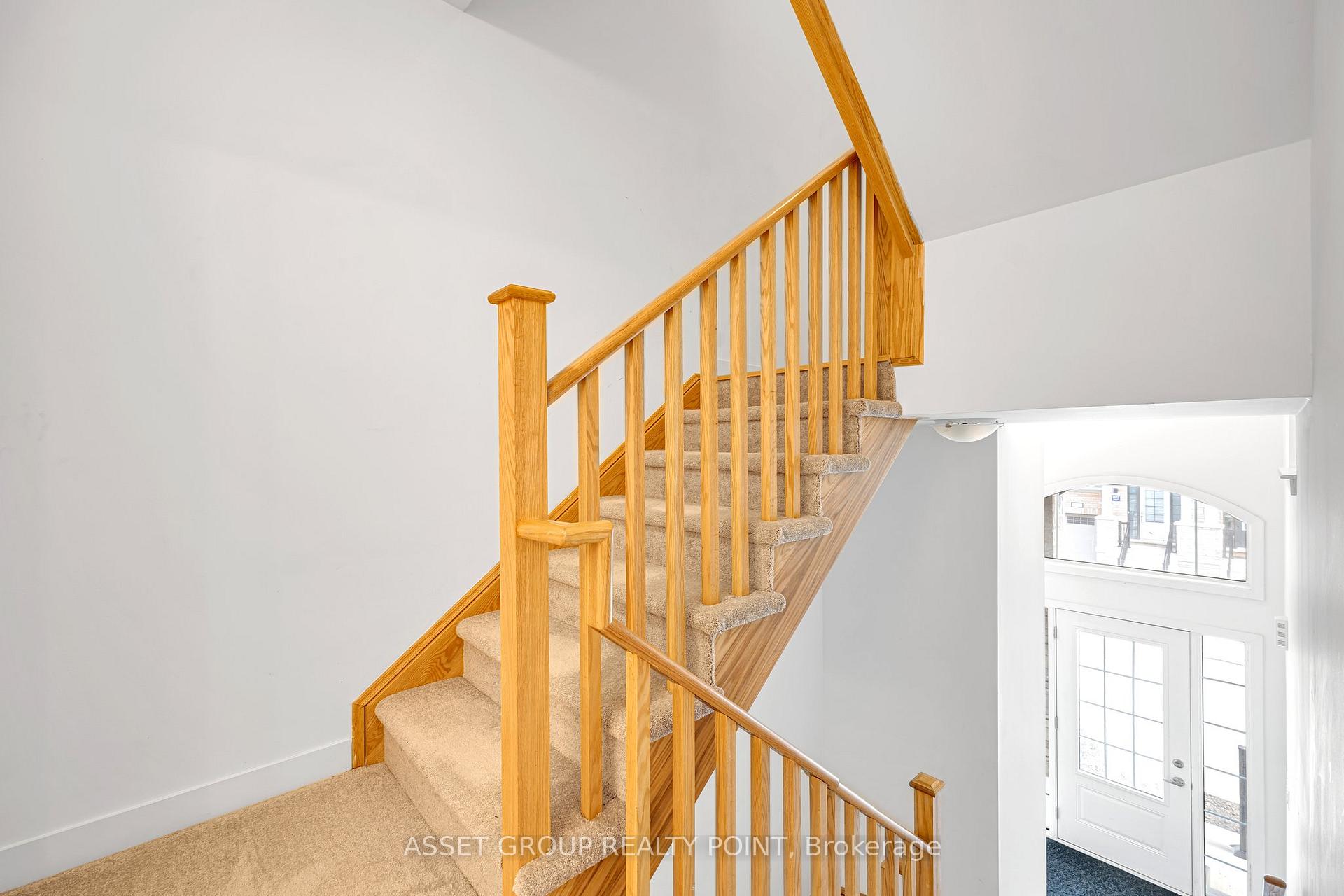 Photo 4 of 12 Calloway Way, Whitby, Downtown Whitby — HOMEH