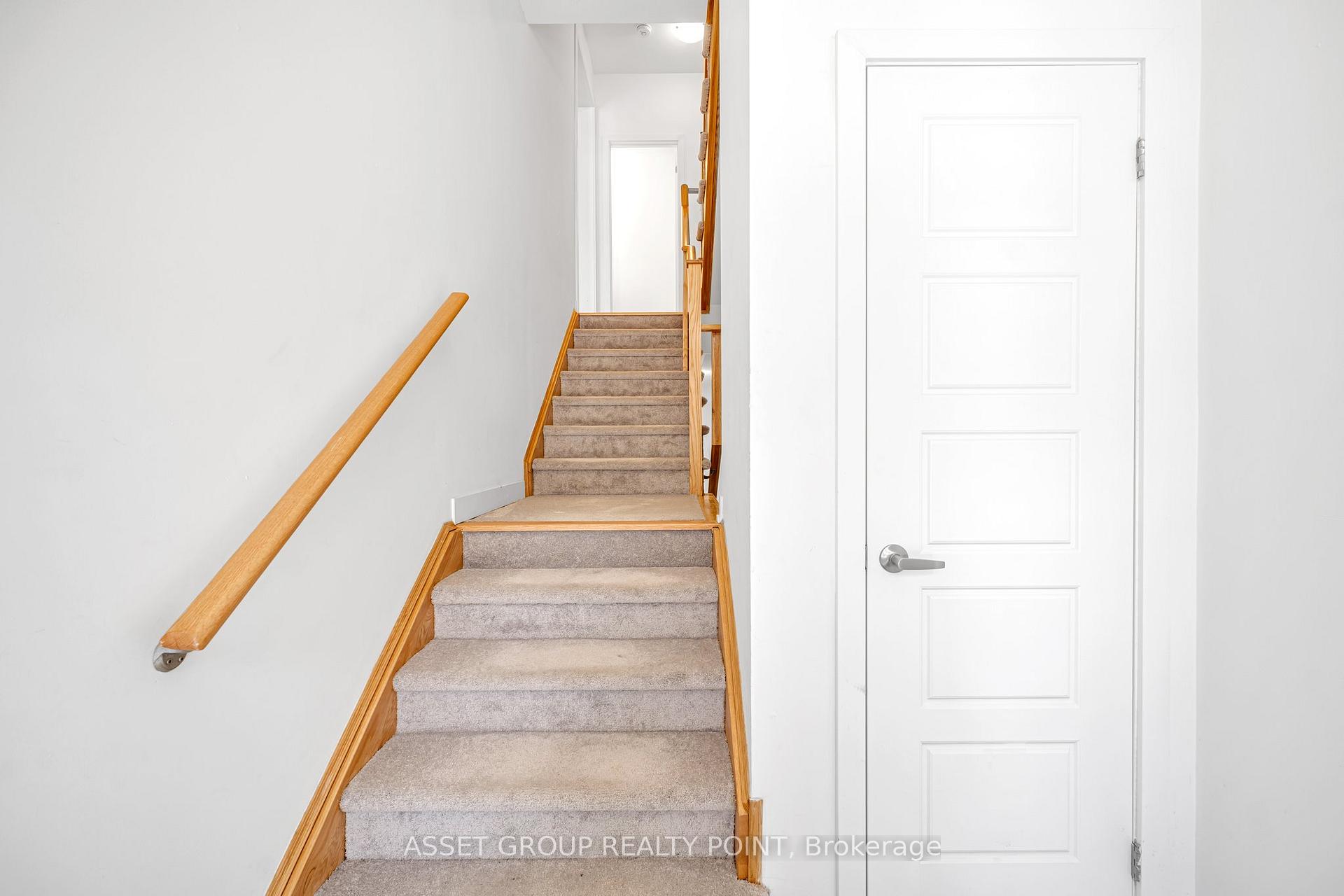Photo 5 of 12 Calloway Way, Whitby, Downtown Whitby — HOMEH