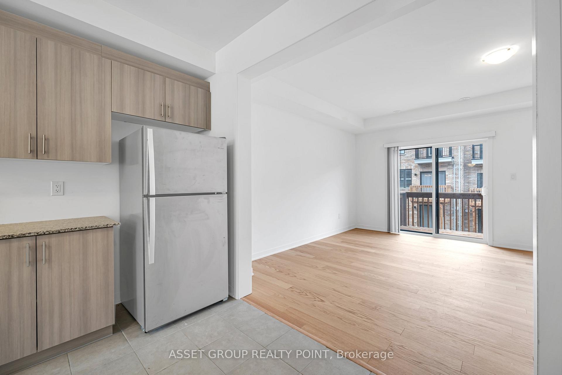Photo 8 of 12 Calloway Way, Whitby, Downtown Whitby — HOMEH