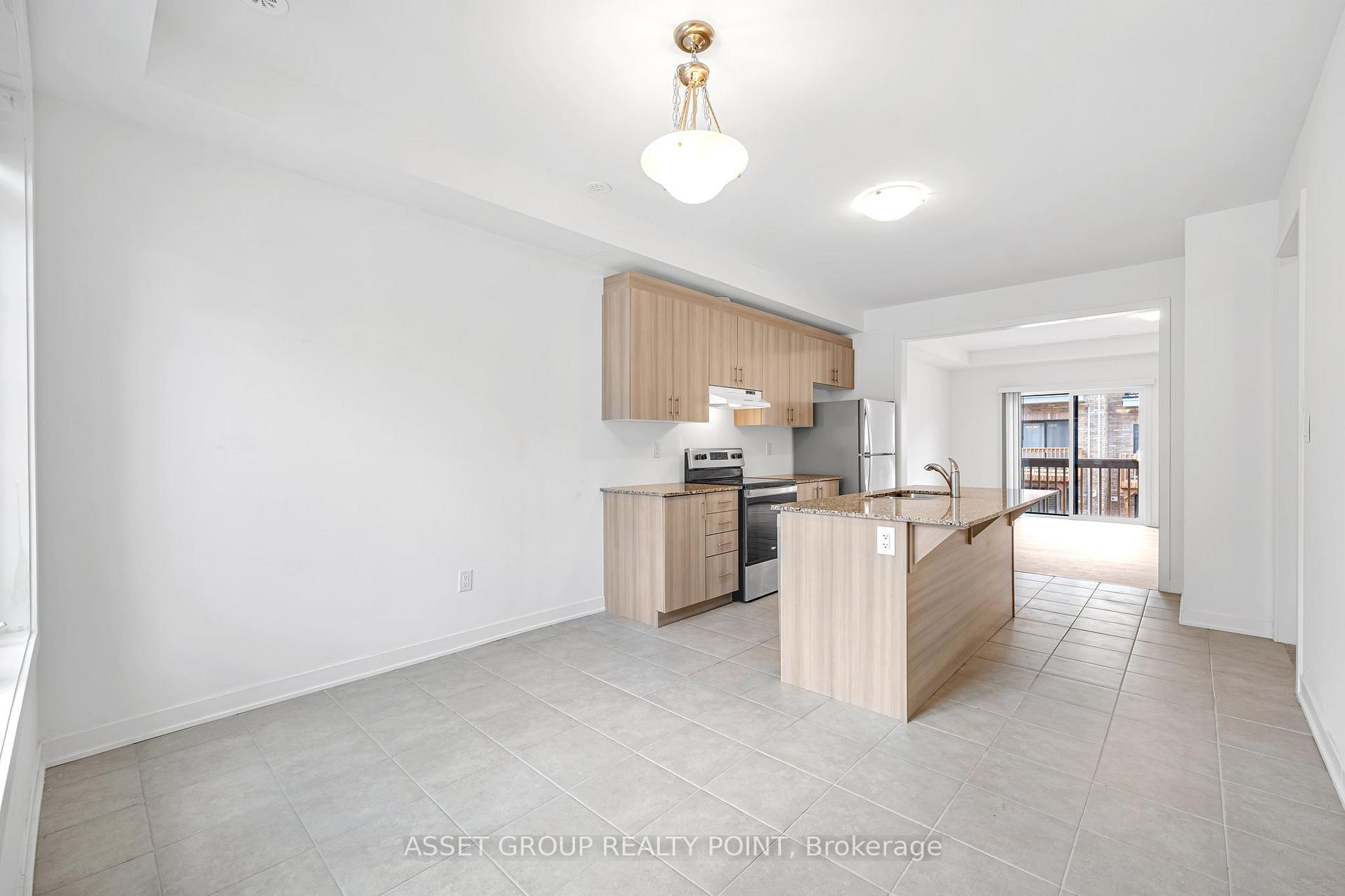 Photo 9 of 12 Calloway Way, Whitby, Downtown Whitby — HOMEH