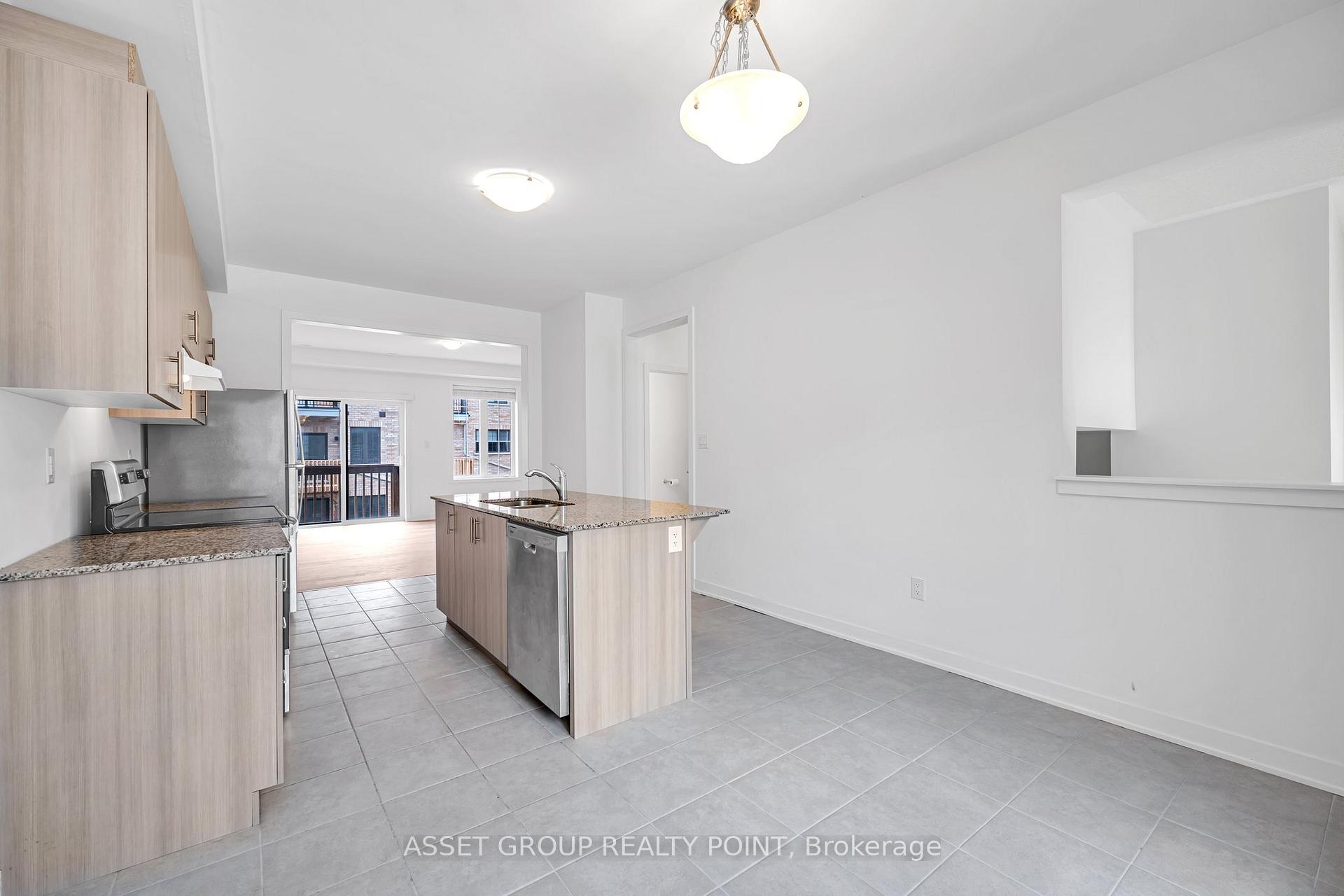 Photo 10 of 12 Calloway Way, Whitby, Downtown Whitby — HOMEH