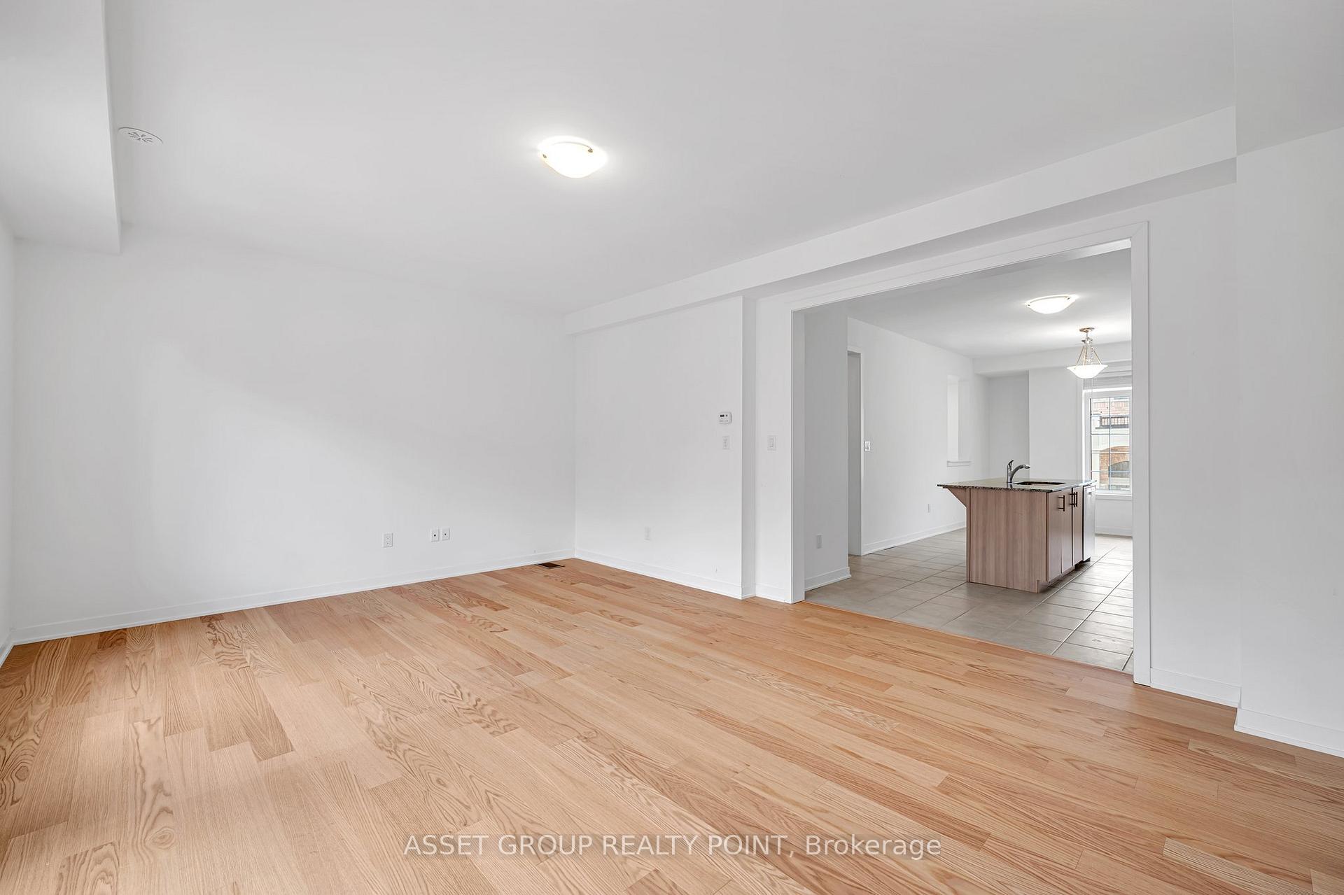 Photo 13 of 12 Calloway Way, Whitby, Downtown Whitby — HOMEH