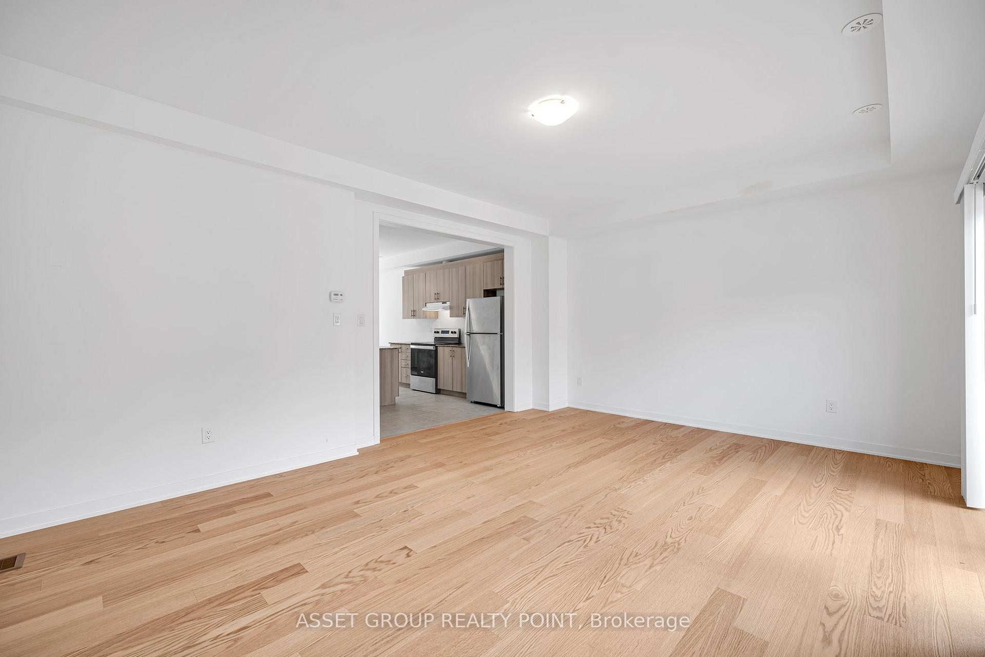Photo 14 of 12 Calloway Way, Whitby, Downtown Whitby — HOMEH