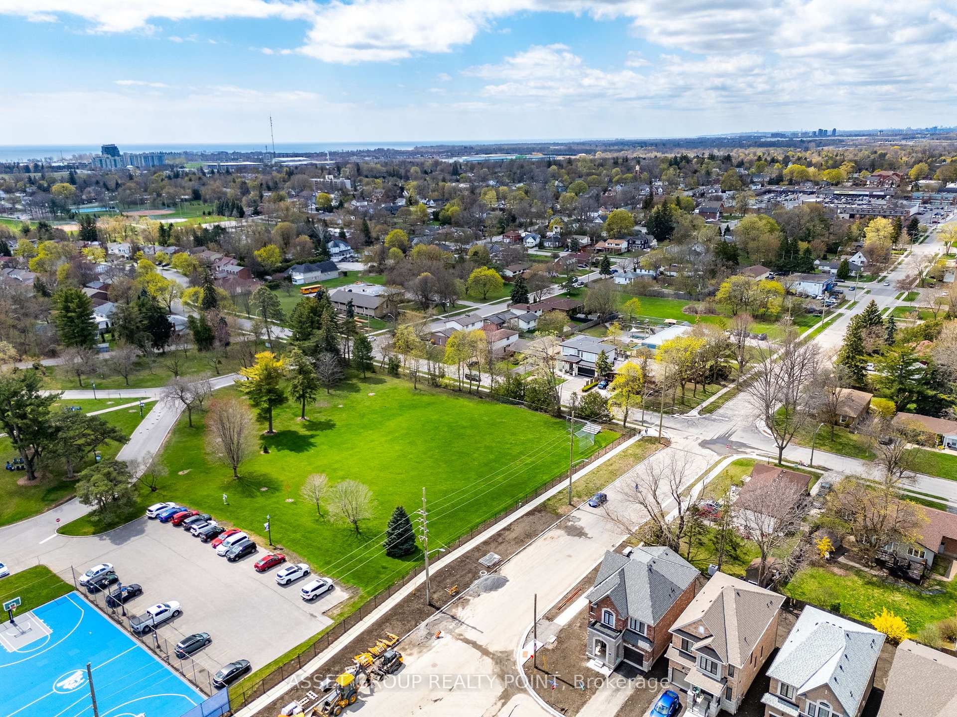 Photo 31 of 12 Calloway Way, Whitby, Downtown Whitby — HOMEH