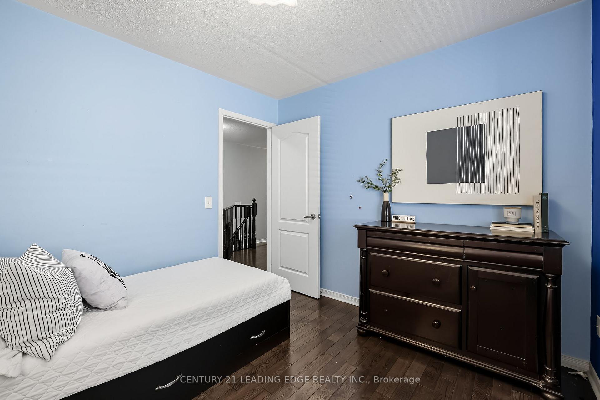 Photo 33 of 37 Stanhope Street, Whitby, Port Whitby — HOMEH