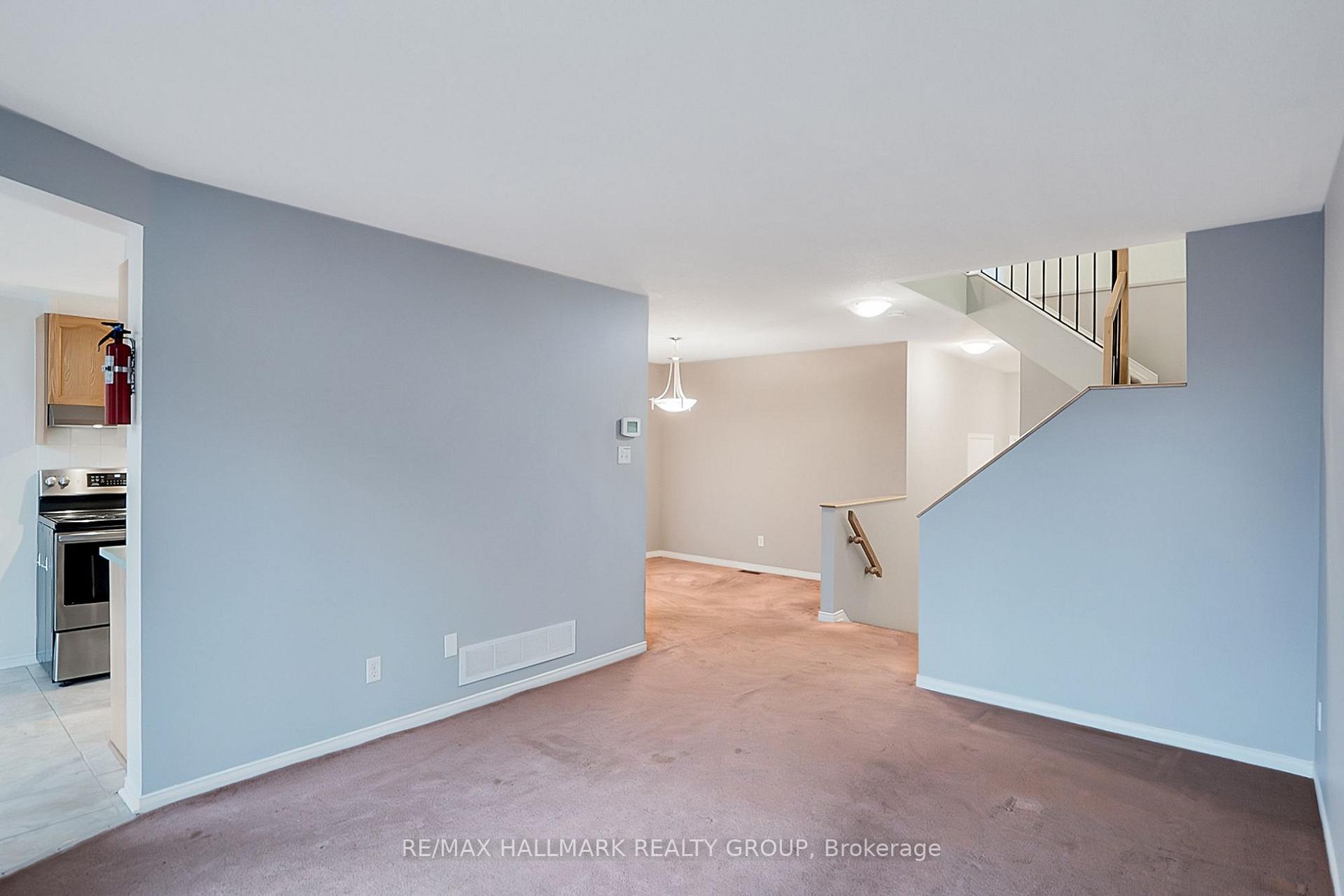 Photo 3 of 92 Southpointe Avenue, Ottawa, Barrhaven - Longfields — HOMEH