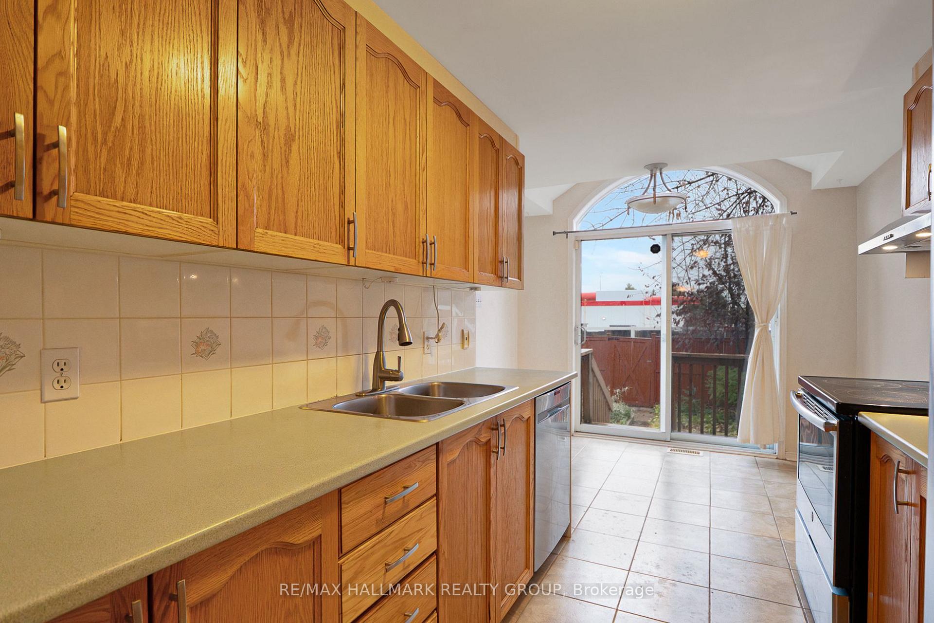 Photo 6 of 92 Southpointe Avenue, Ottawa, Barrhaven - Longfields — HOMEH
