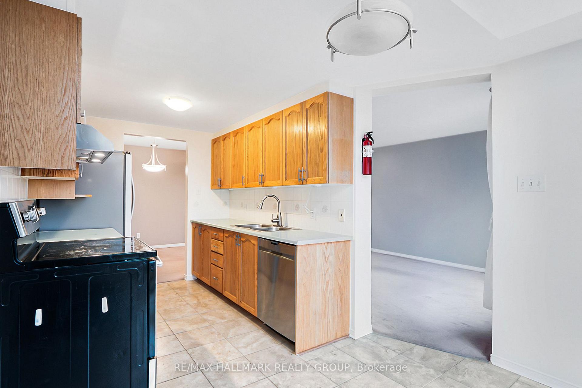 Photo 9 of 92 Southpointe Avenue, Ottawa, Barrhaven - Longfields — HOMEH