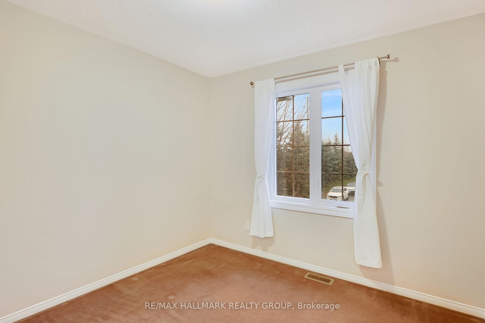 Photo 11 of 92 Southpointe Avenue, Ottawa, Barrhaven - Longfields — HOMEH
