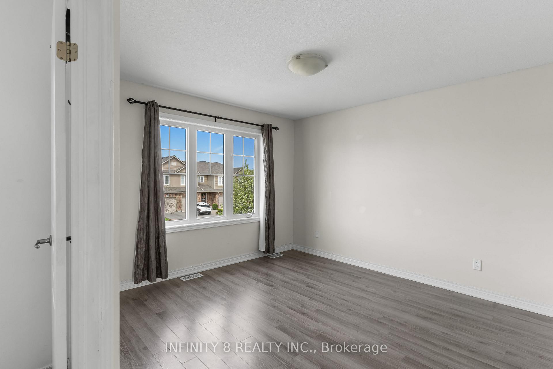 Photo 23 of 100 Roselawn Crescent, Welland, Coyle Creek — HOMEH