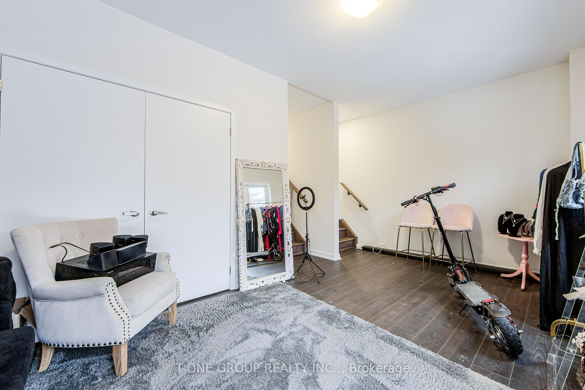 Photo 8 of 157 Rattenbury Road, Vaughan, Patterson — HOMEH