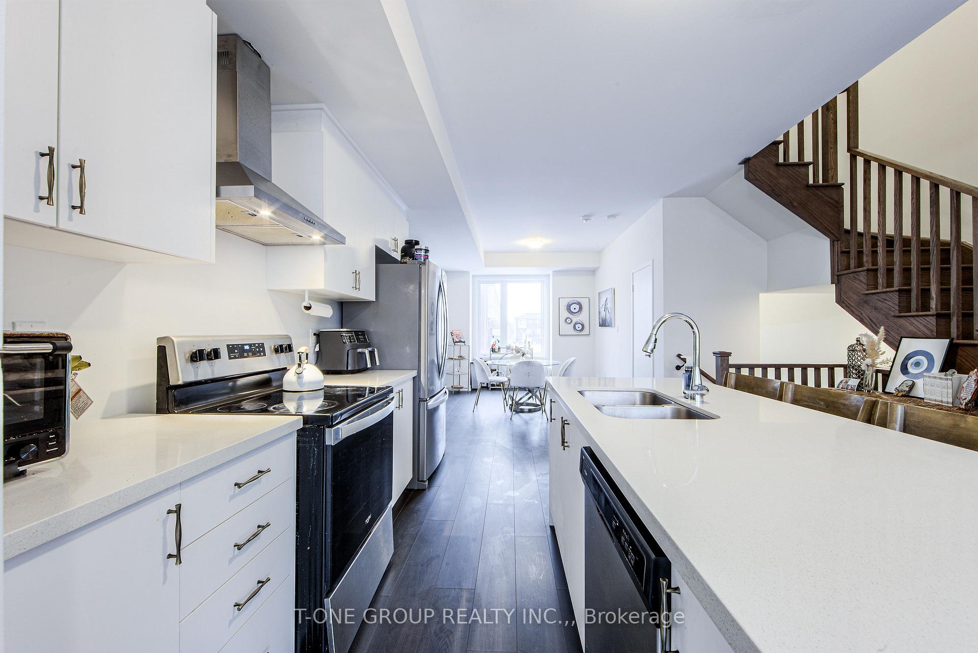Photo 15 of 157 Rattenbury Road, Vaughan, Patterson — HOMEH