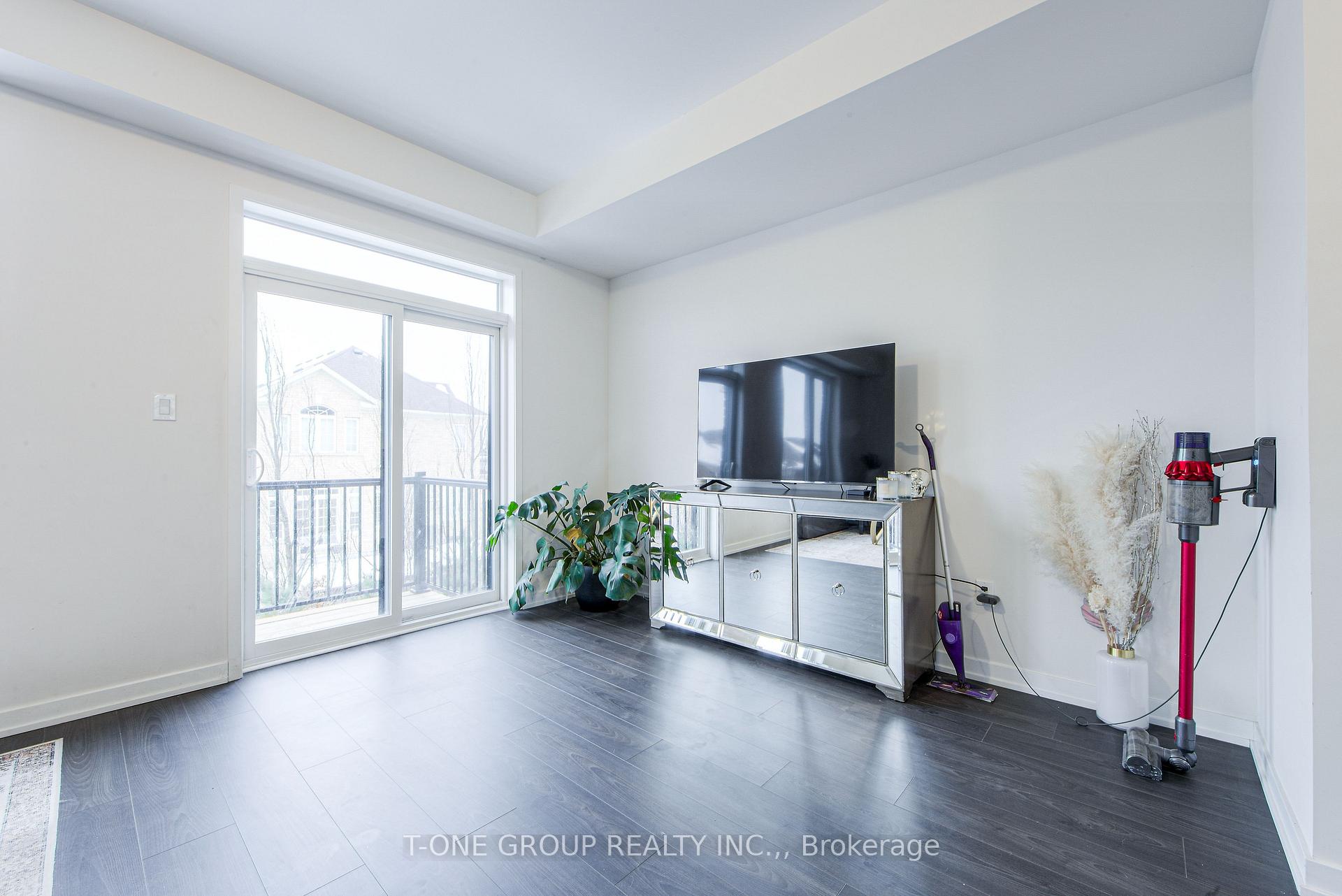 Photo 17 of 157 Rattenbury Road, Vaughan, Patterson — HOMEH