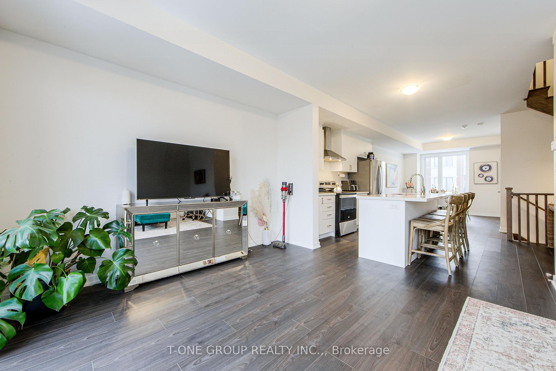 Photo 22 of 157 Rattenbury Road, Vaughan, Patterson — HOMEH