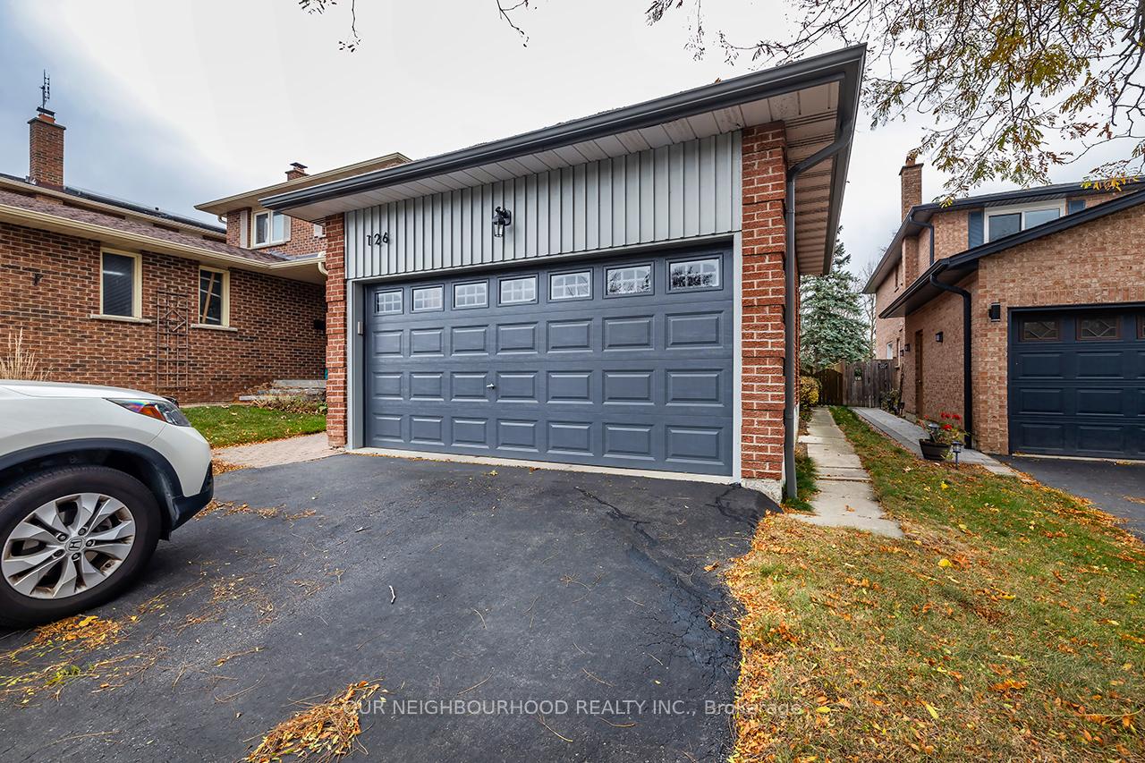 Photo 4 of 126 Major Buttons Drive, Markham, Sherwood-Amberglen — HOMEH
