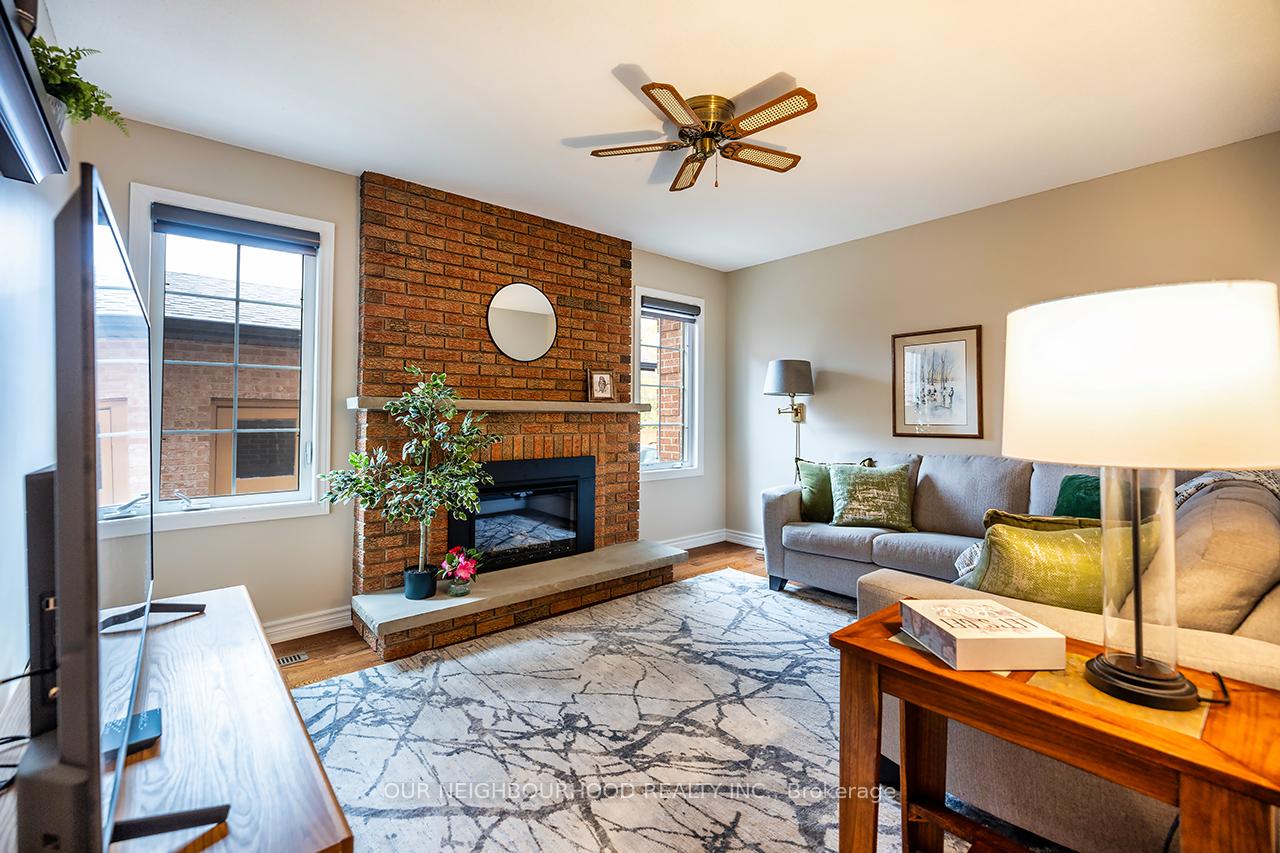 Photo 8 of 126 Major Buttons Drive, Markham, Sherwood-Amberglen — HOMEH