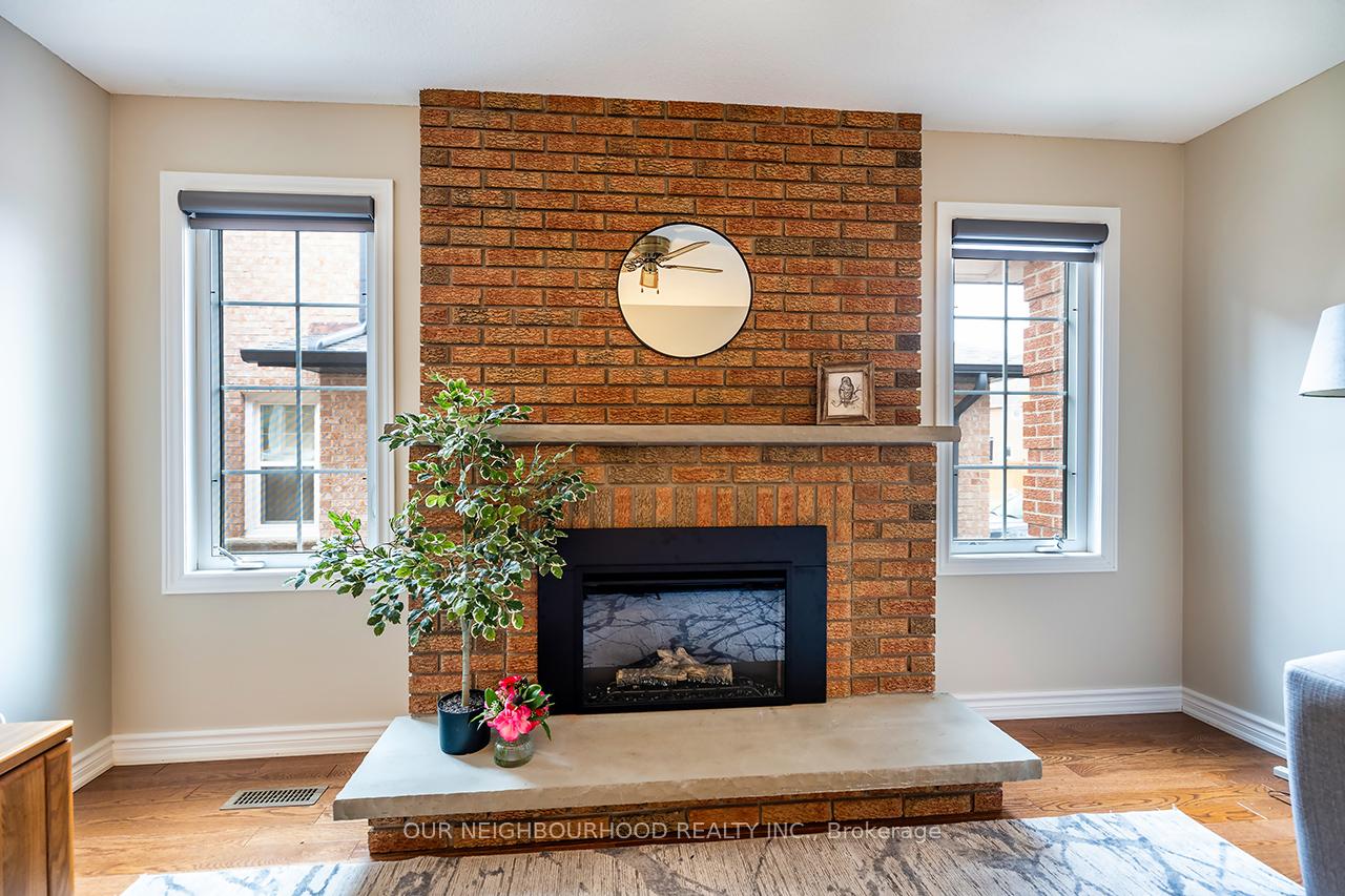 Photo 9 of 126 Major Buttons Drive, Markham, Sherwood-Amberglen — HOMEH