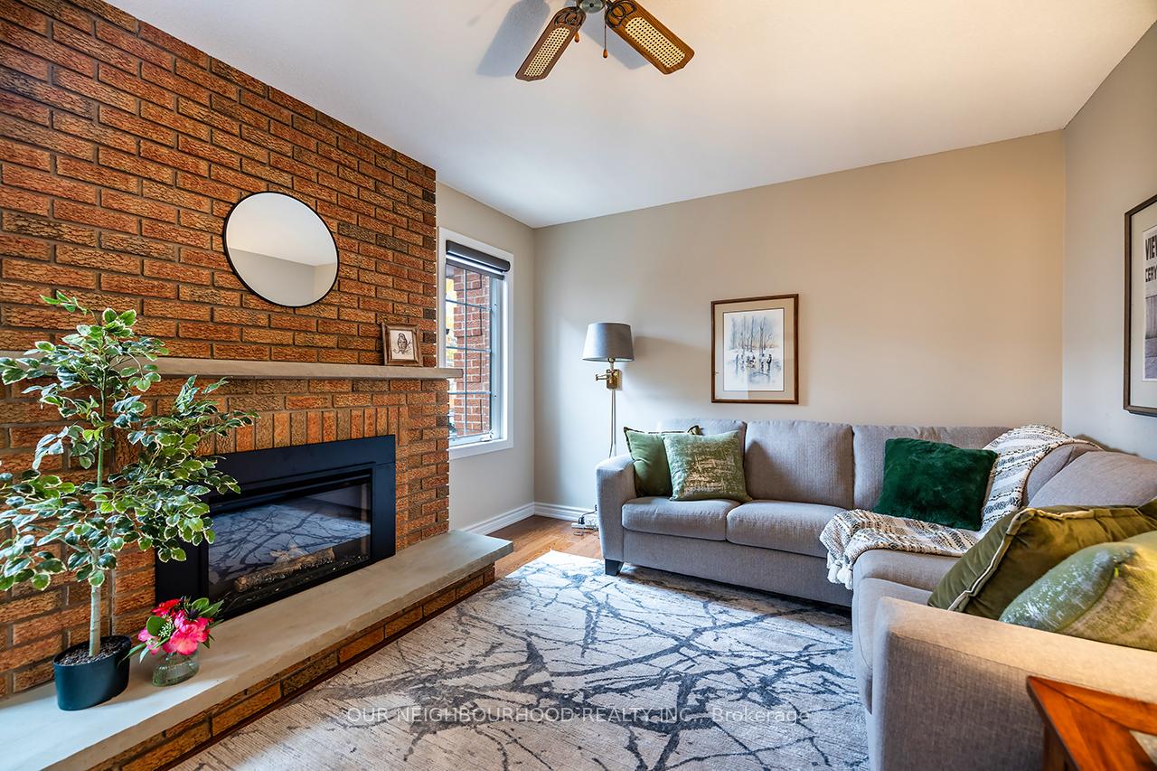 Photo 10 of 126 Major Buttons Drive, Markham, Sherwood-Amberglen — HOMEH