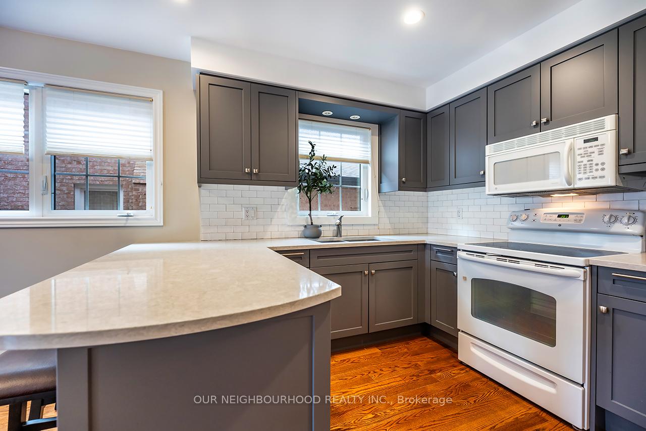 Photo 13 of 126 Major Buttons Drive, Markham, Sherwood-Amberglen — HOMEH
