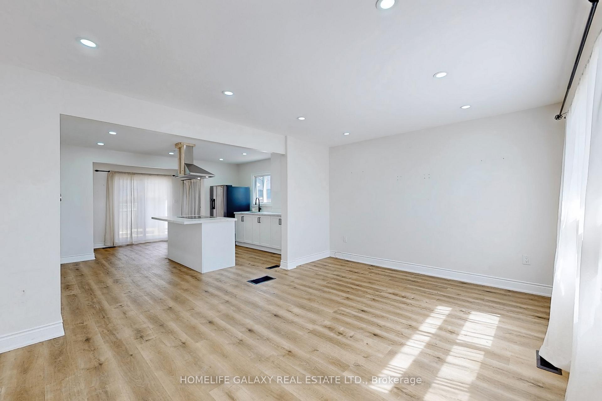 Photo 8 of 16 Queen Street, Ajax, Central — HOMEH