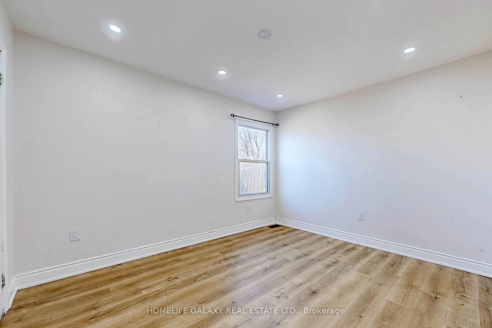 Photo 10 of 16 Queen Street, Ajax, Central — HOMEH
