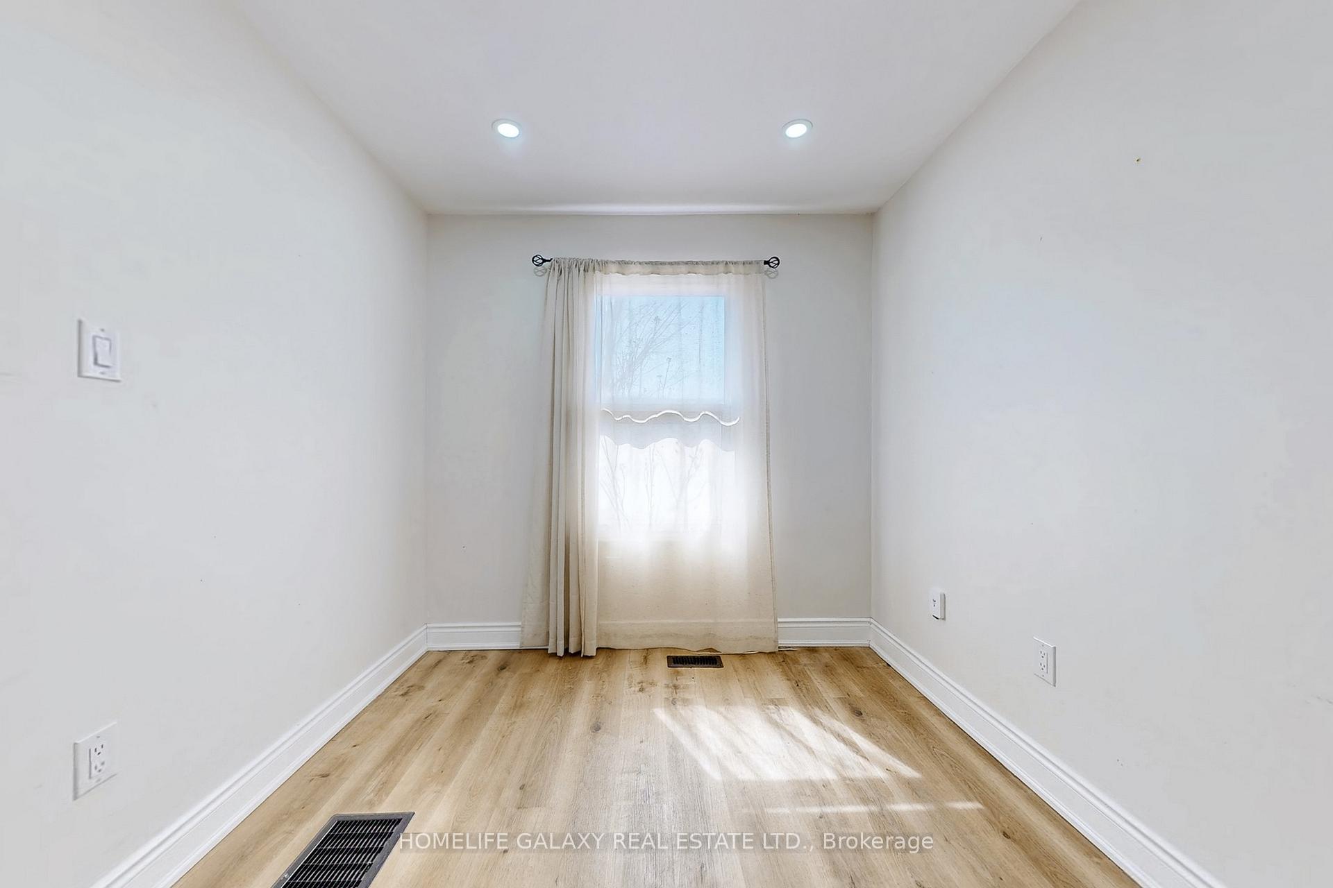 Photo 12 of 16 Queen Street, Ajax, Central — HOMEH