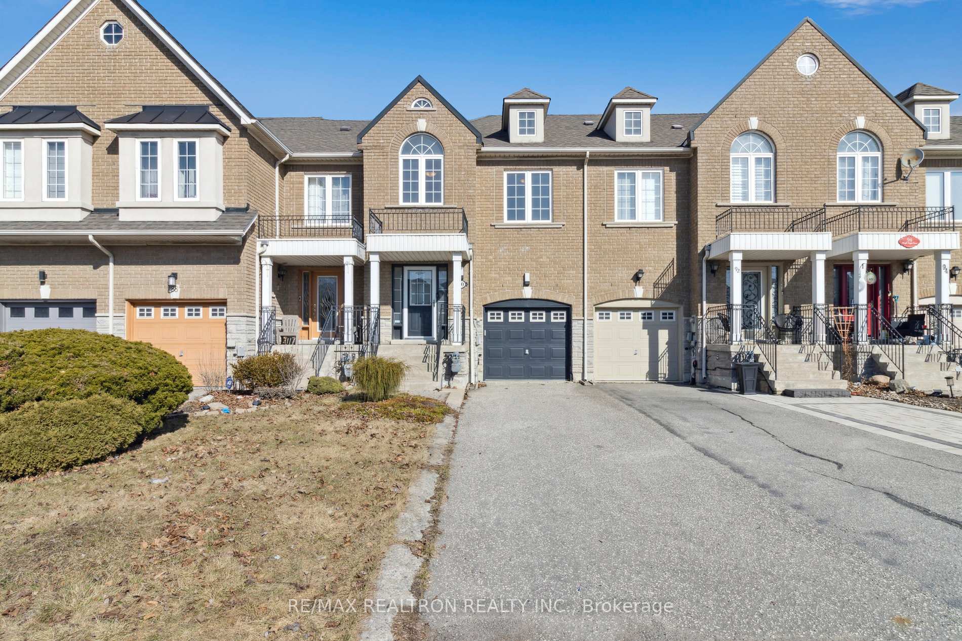 Photo 3 of 90 Maple Sugar Lane, Vaughan, Patterson — HOMEH