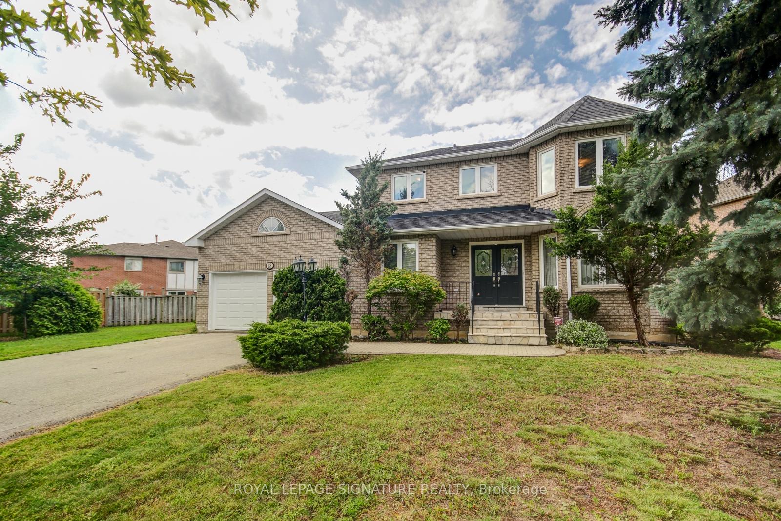 Photo 1 of 18 Inverness Close, Vaughan, Maple — HOMEH
