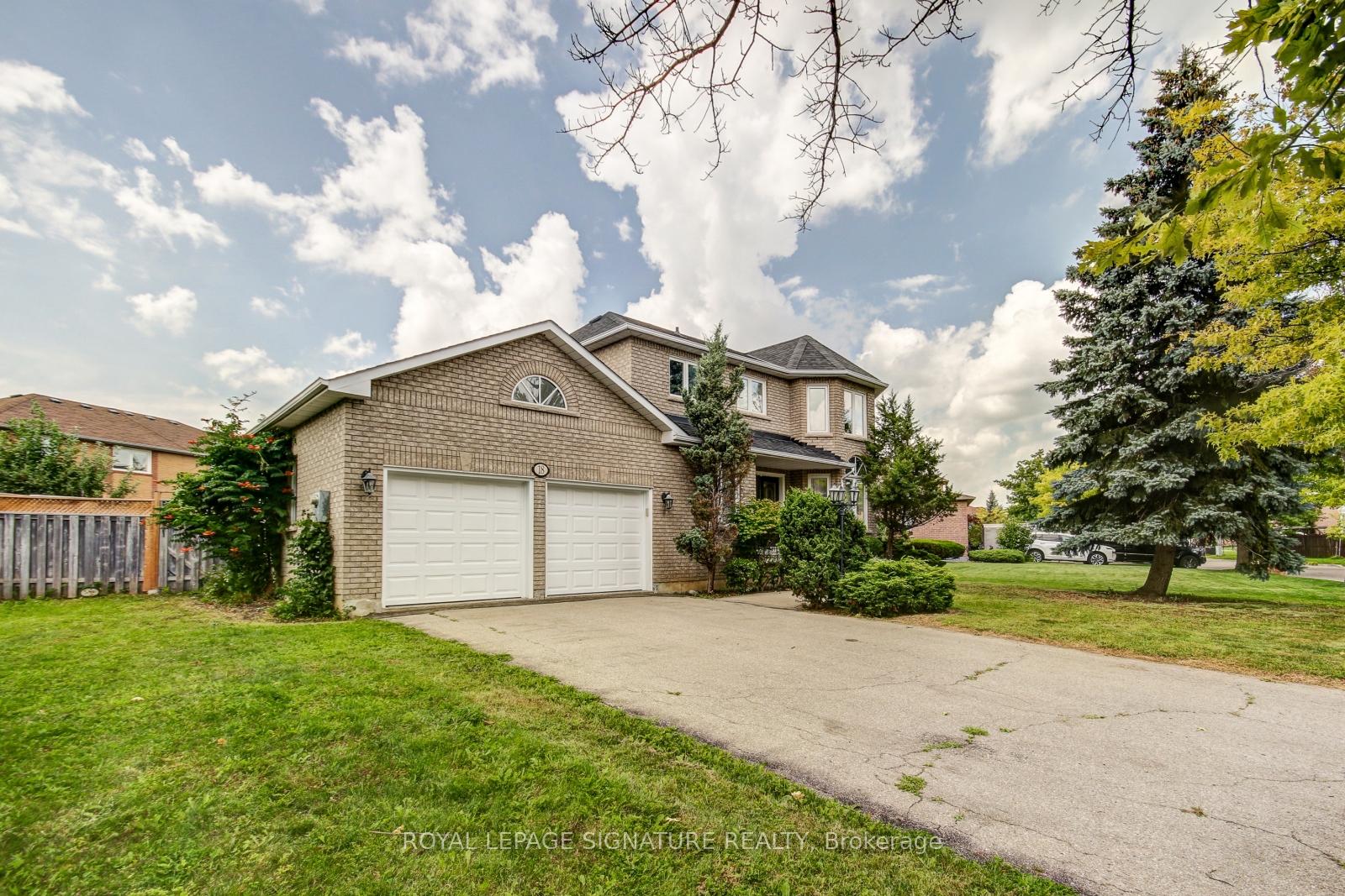 Photo 2 of 18 Inverness Close, Vaughan, Maple — HOMEH