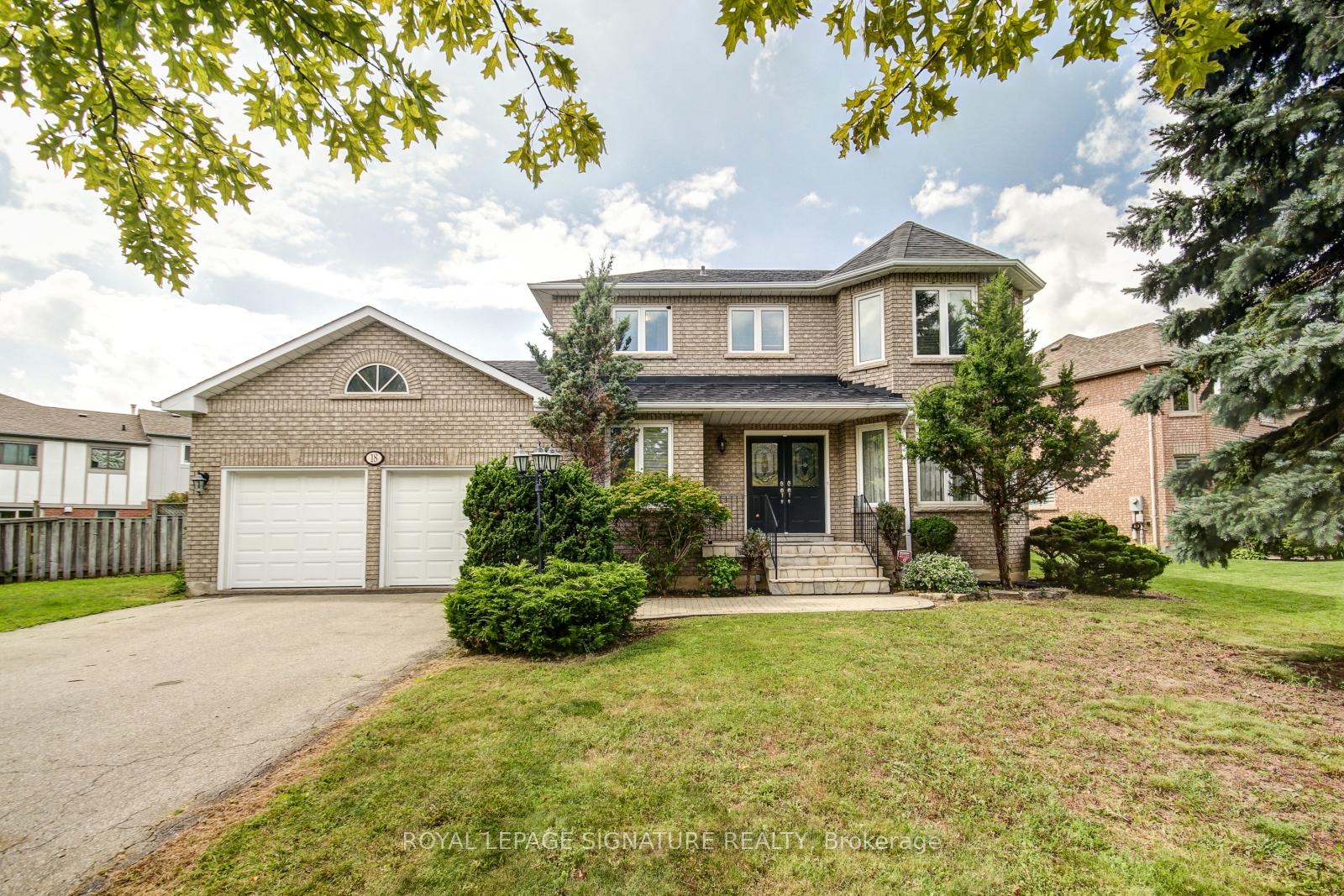 Photo 3 of 18 Inverness Close, Vaughan, Maple — HOMEH