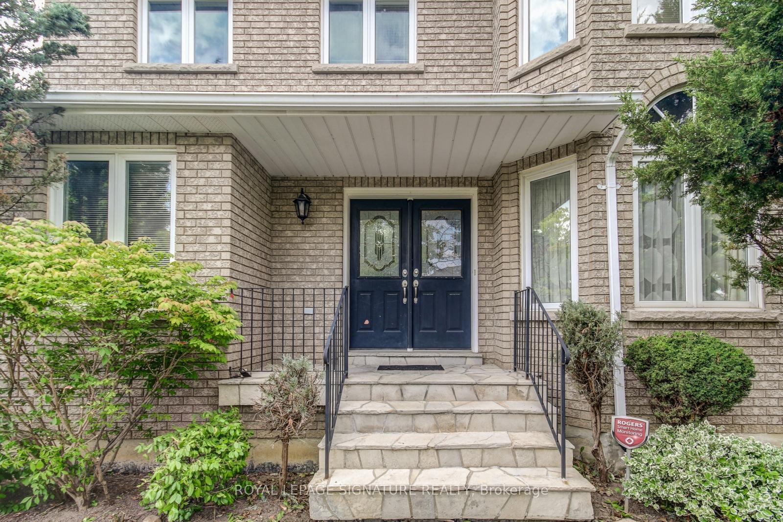 Photo 5 of 18 Inverness Close, Vaughan, Maple — HOMEH