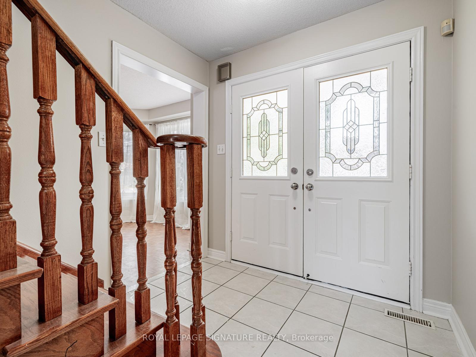 Photo 7 of 18 Inverness Close, Vaughan, Maple — HOMEH