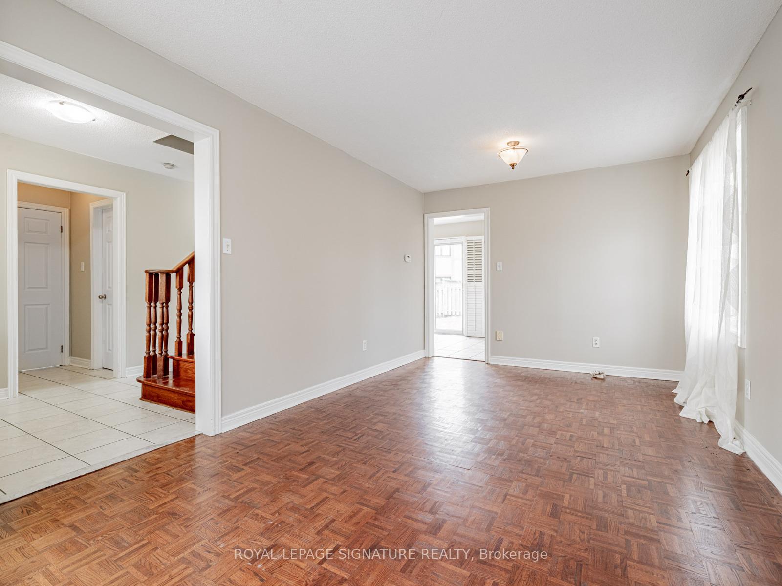 Photo 8 of 18 Inverness Close, Vaughan, Maple — HOMEH