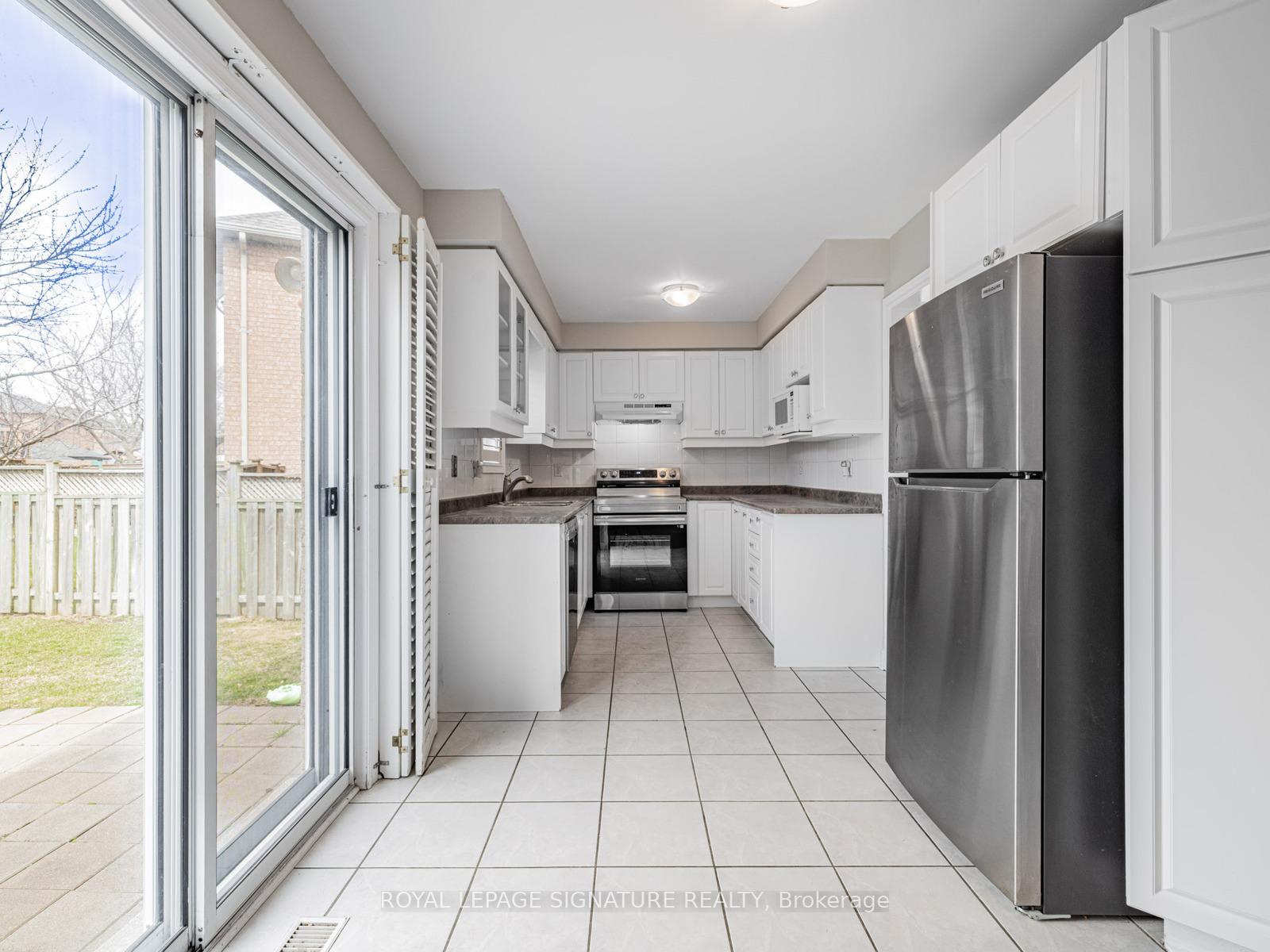 Photo 15 of 18 Inverness Close, Vaughan, Maple — HOMEH
