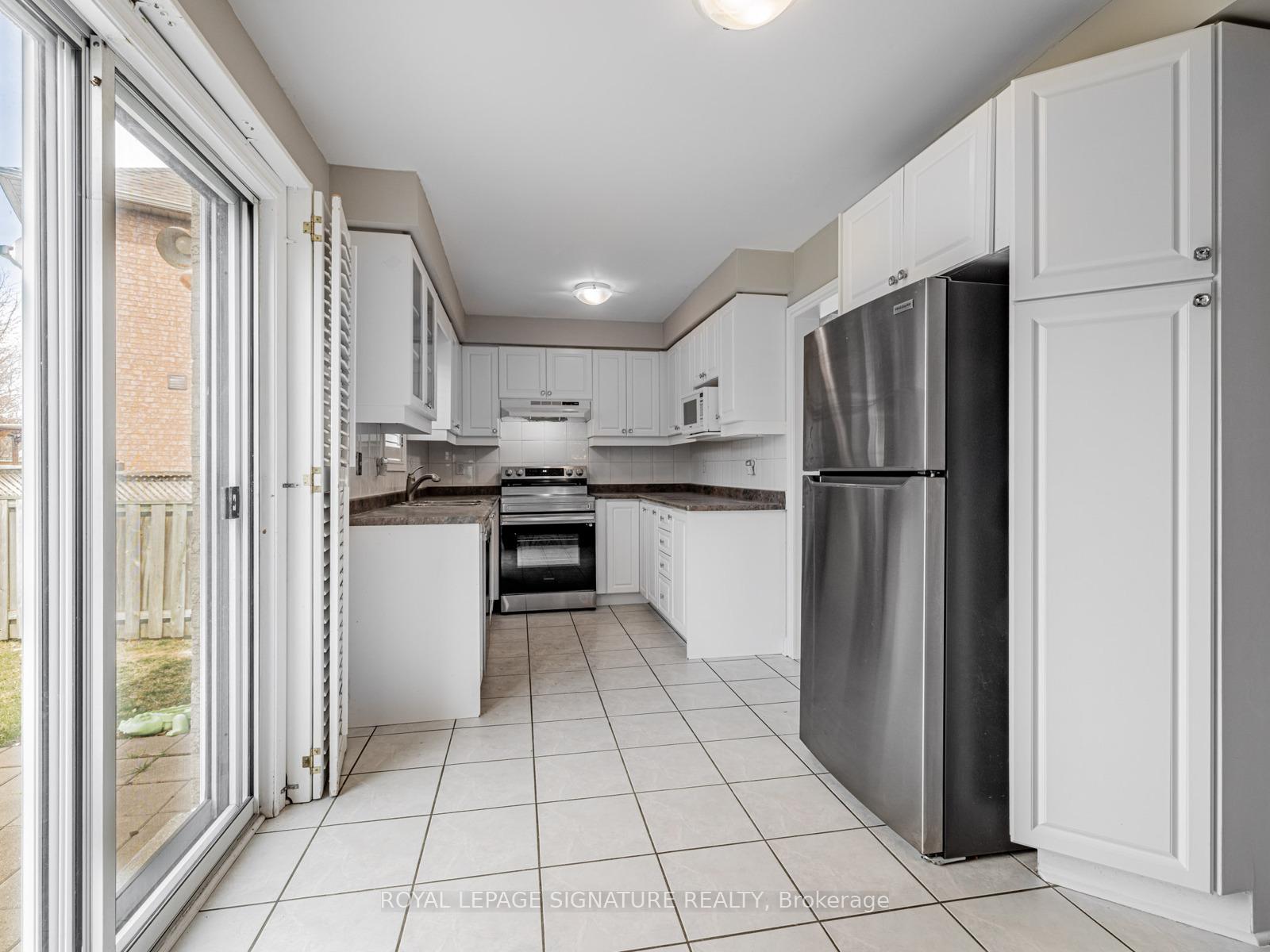 Photo 16 of 18 Inverness Close, Vaughan, Maple — HOMEH