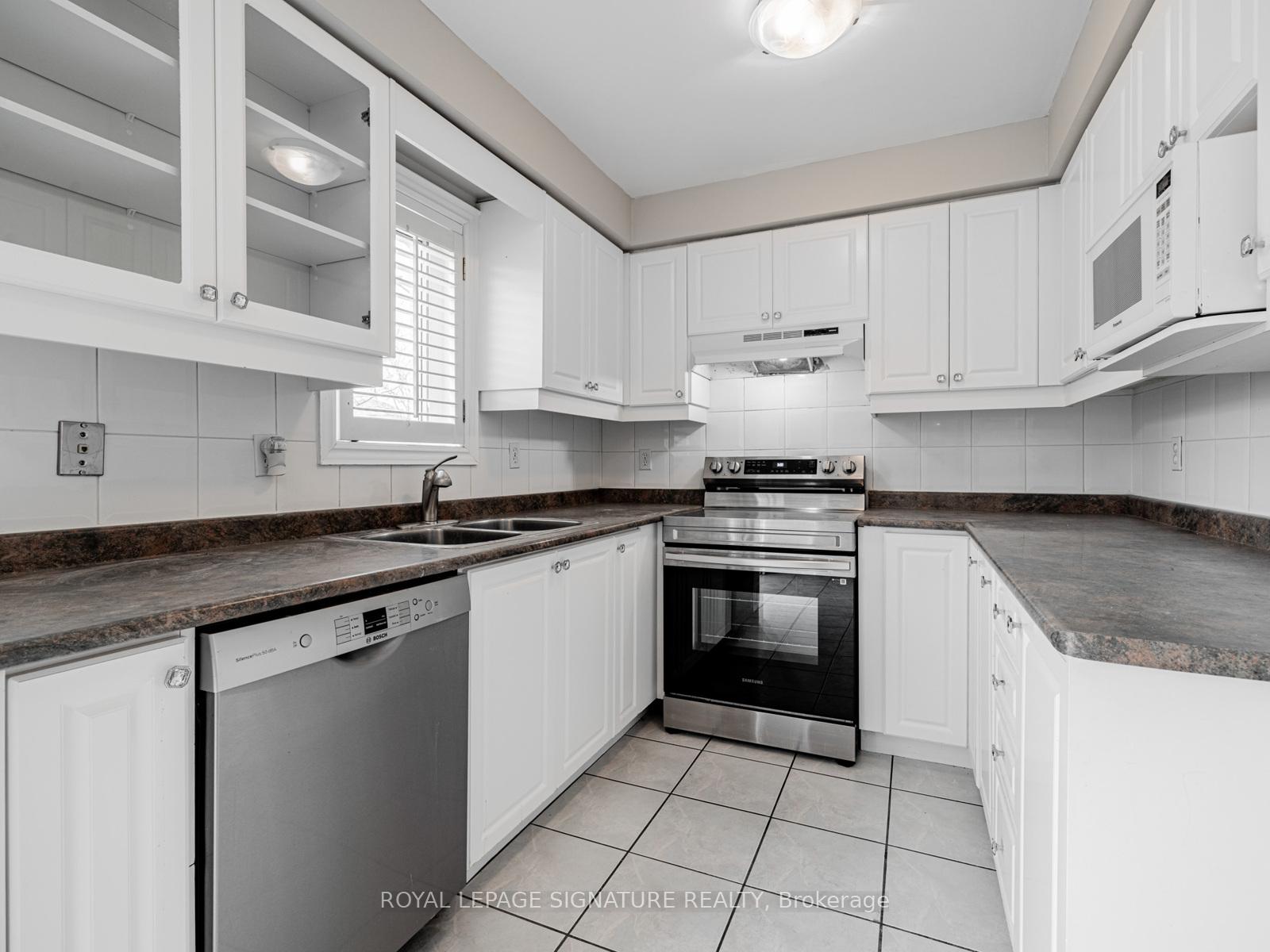 Photo 17 of 18 Inverness Close, Vaughan, Maple — HOMEH