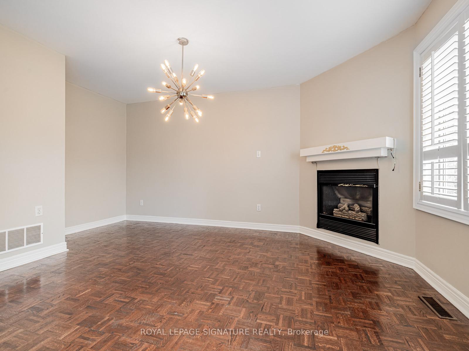 Photo 21 of 18 Inverness Close, Vaughan, Maple — HOMEH