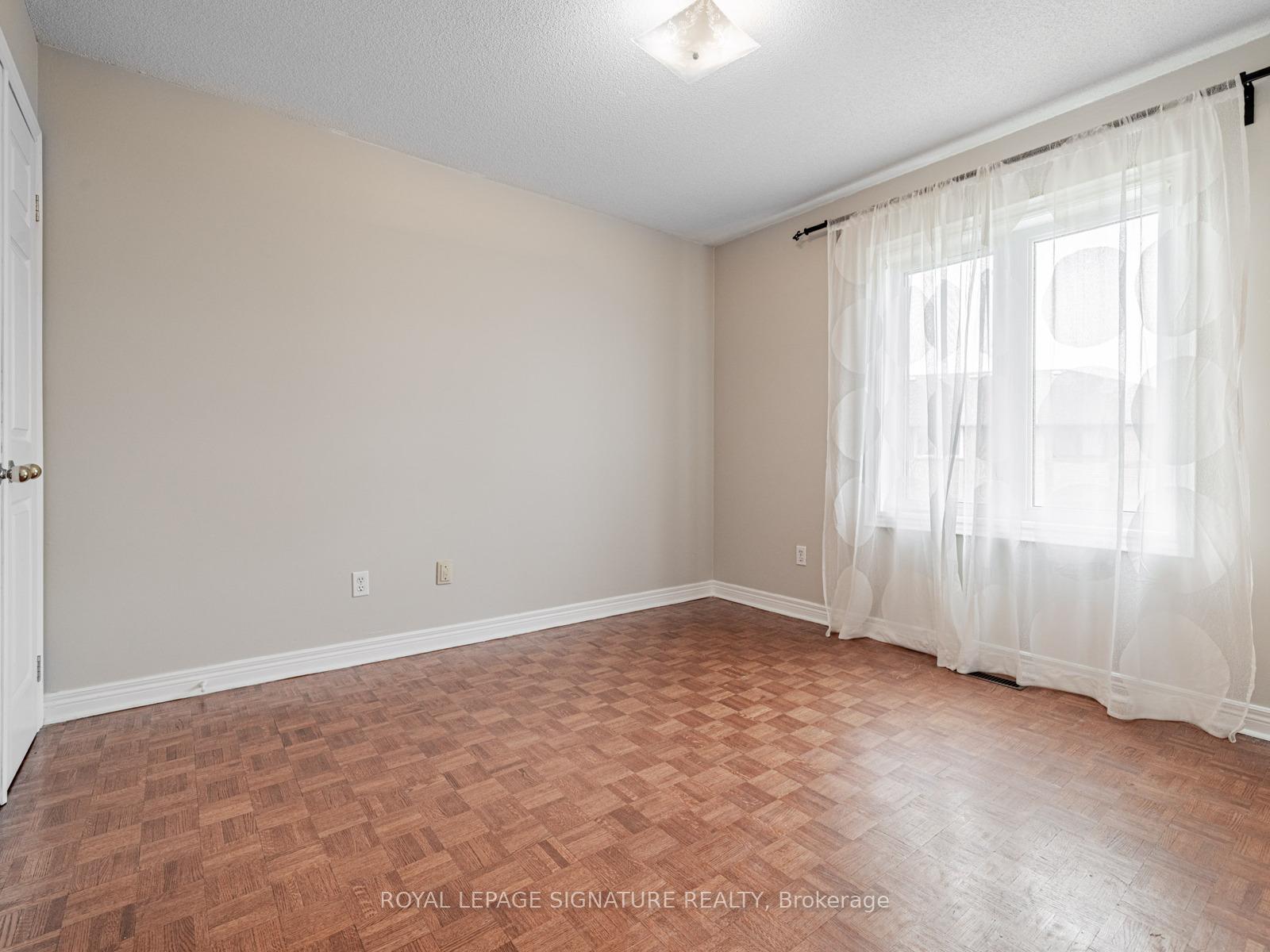 Photo 27 of 18 Inverness Close, Vaughan, Maple — HOMEH
