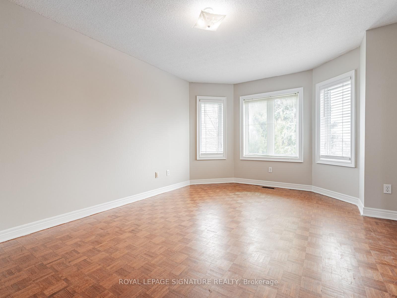 Photo 30 of 18 Inverness Close, Vaughan, Maple — HOMEH