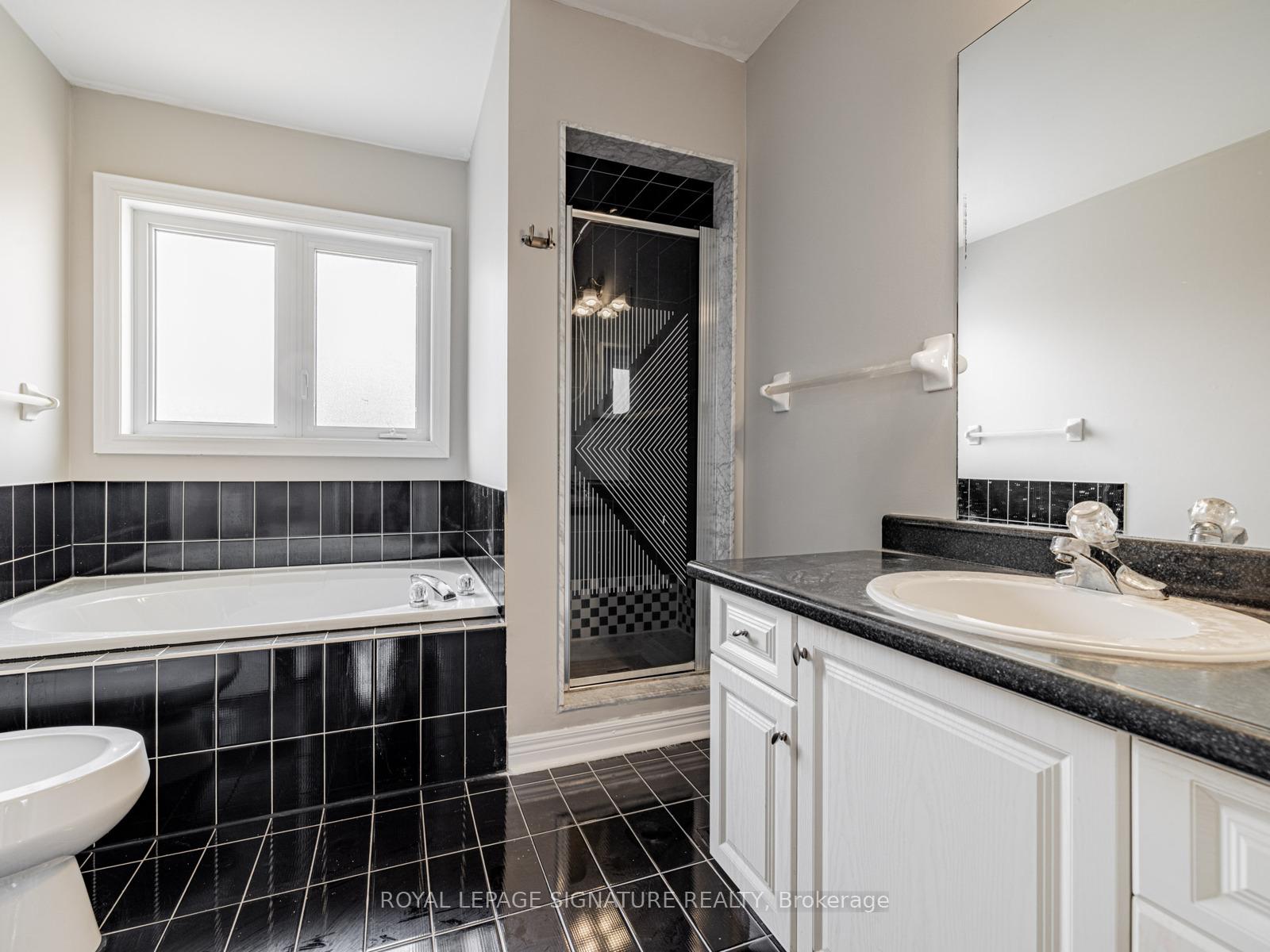 Photo 34 of 18 Inverness Close, Vaughan, Maple — HOMEH